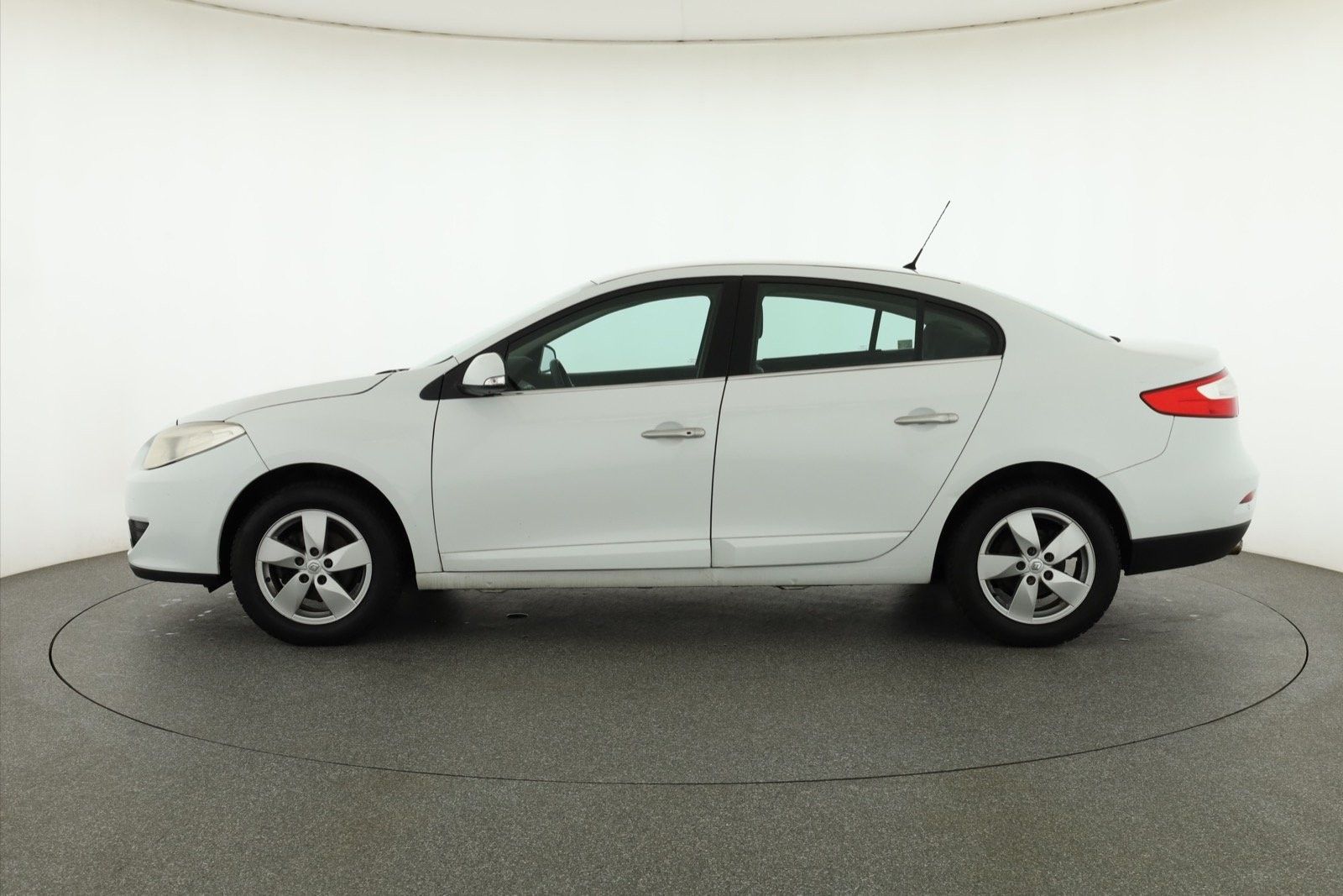 Renault Fluence, 1.6 16V, po STK, Tažné - fotka 3