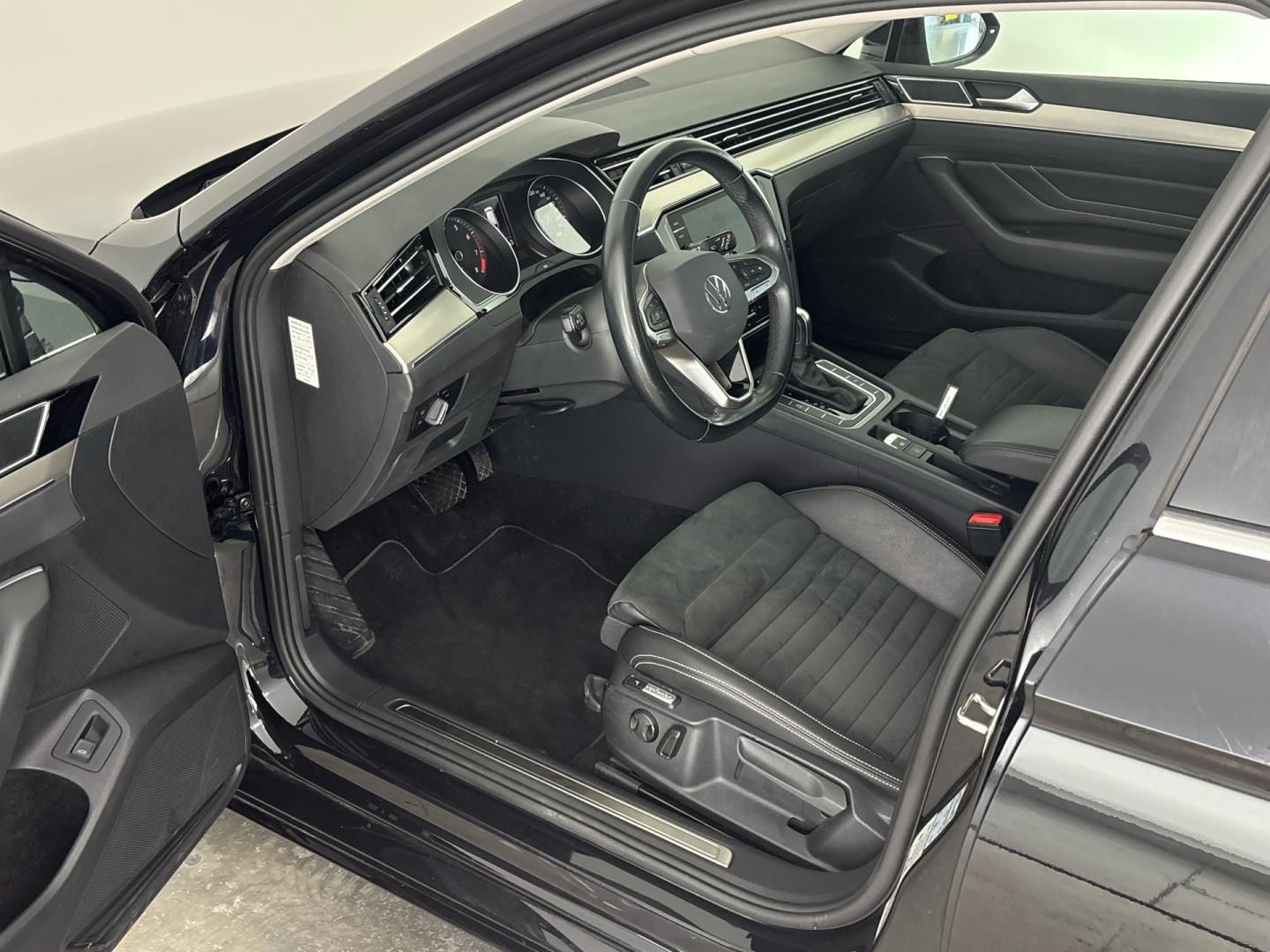 Volkswagen Passat, 1.5 TSI / 110 kW Elegance DSG - fotka 6