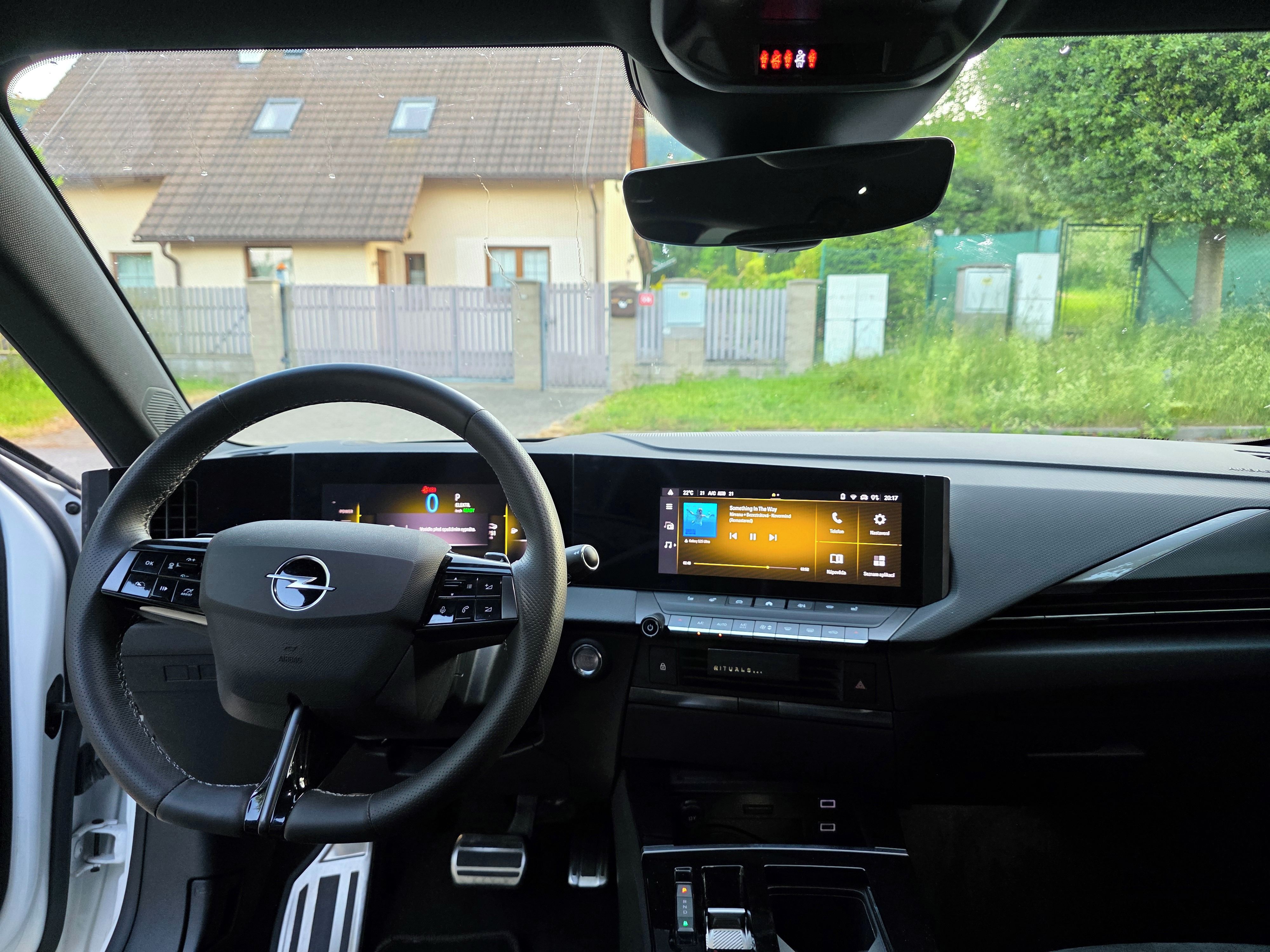 Opel Astra, Opel Astra GSe 1.6 Plug-in TOP - fotka 5