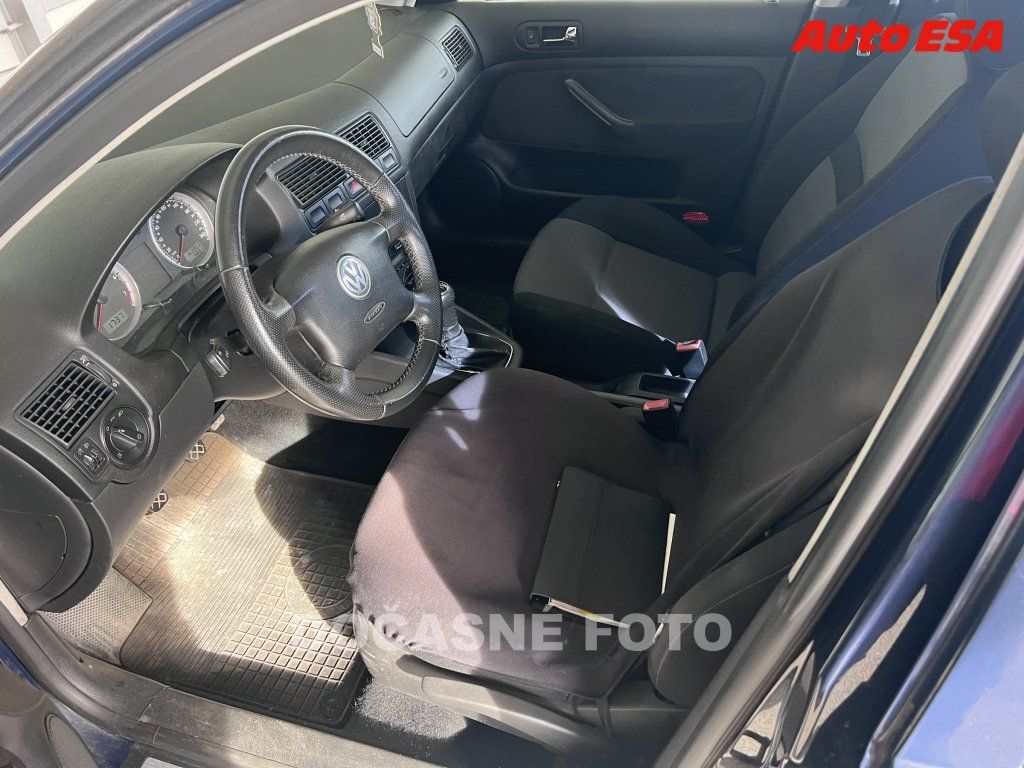 Volkswagen Golf, 1.6i,2.maj,ČR,STK 3/28 - fotka 3