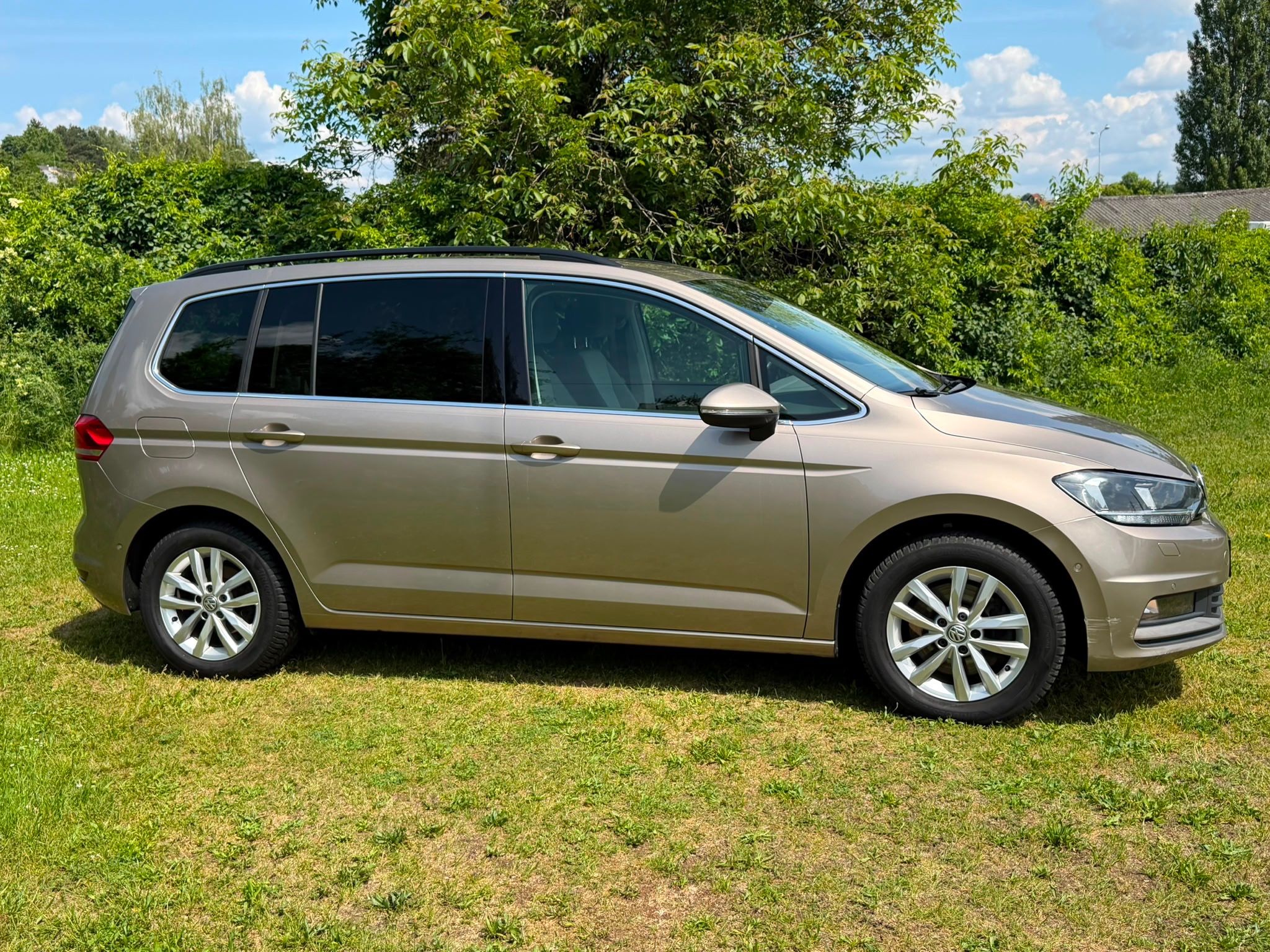 Volkswagen Touran, 1,4 TSI - PARKPILOT, 7 MÍST - fotka 4