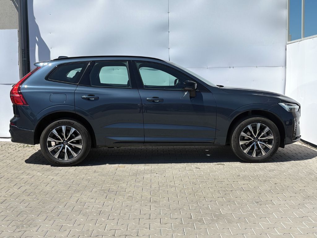 Volvo XC60, Plus Dark B5 AWD 184kW - fotka 4