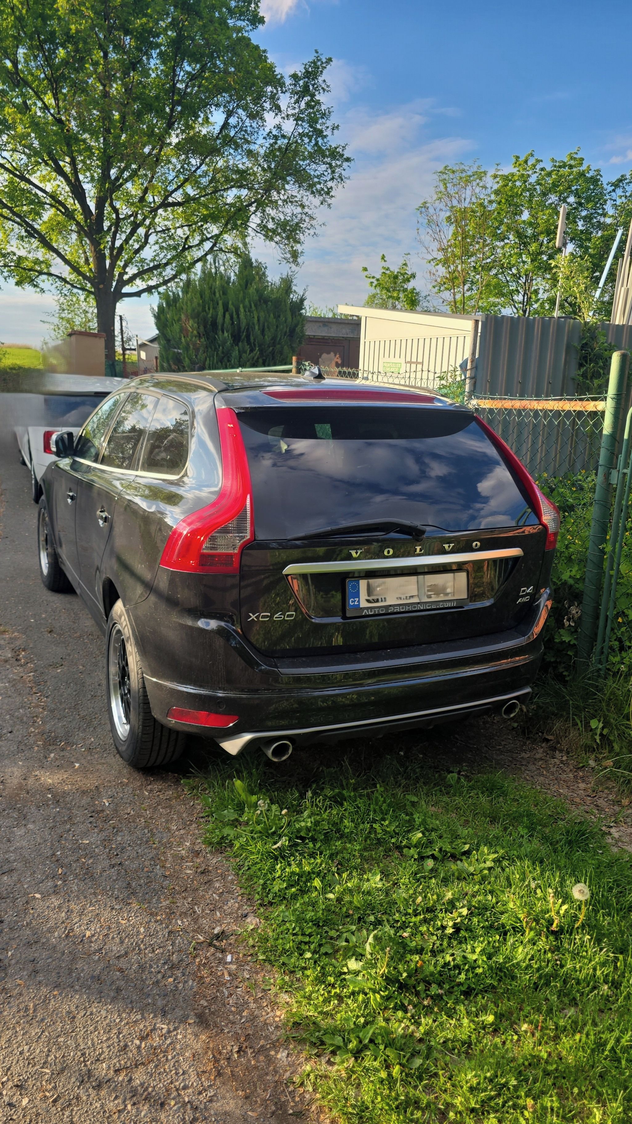 Volvo XC60, 2.4 D4 AWD R-Design - fotka 2