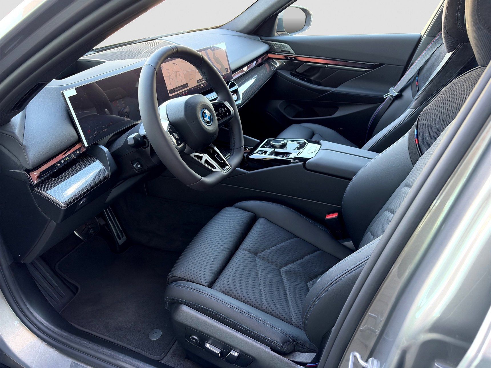 BMW Řada 5, | 550e xDrive Touring, Touring - fotka 5