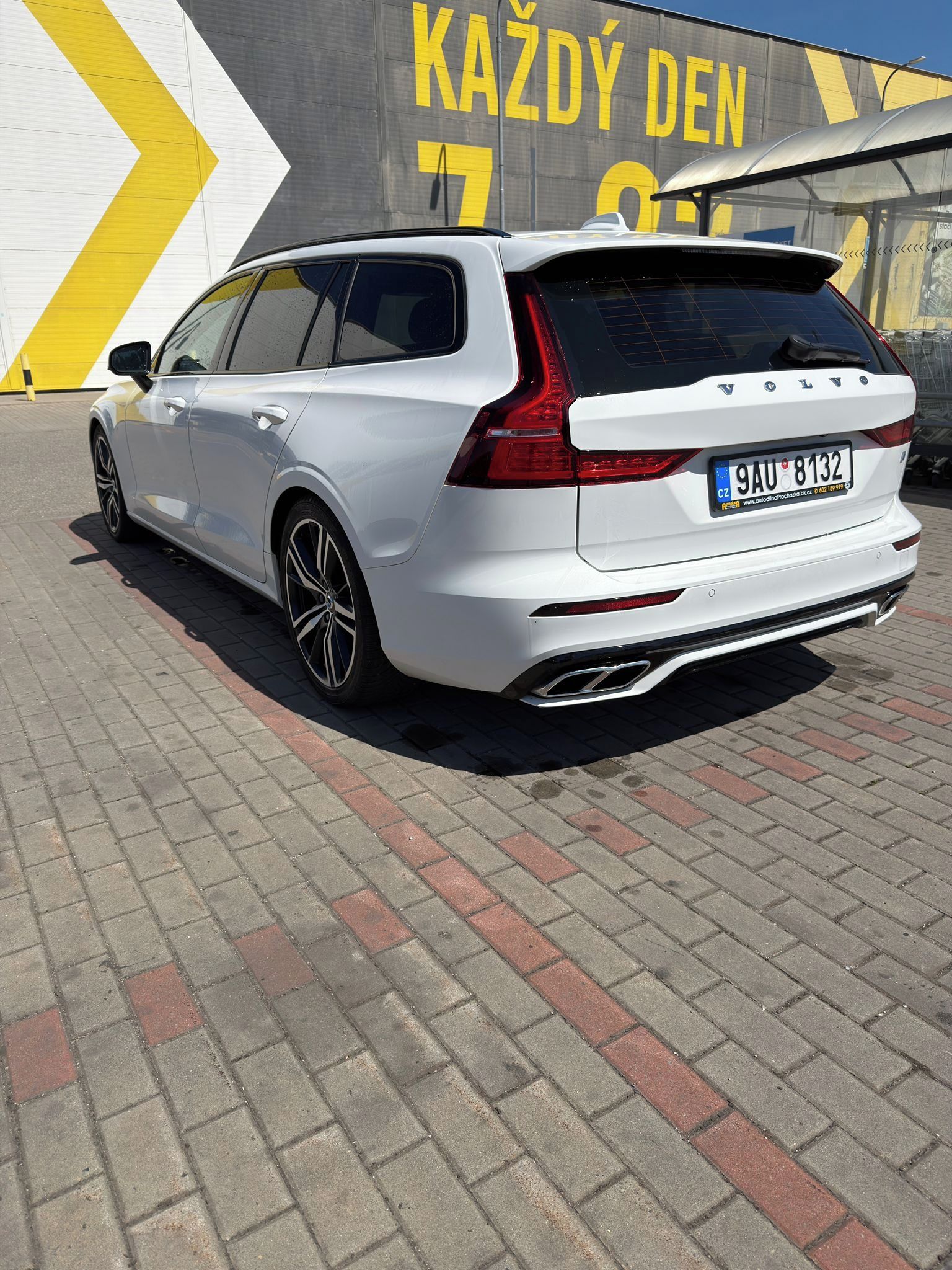 Volvo V60, Volvo V60 D4 R-Design Záruka - fotka 2