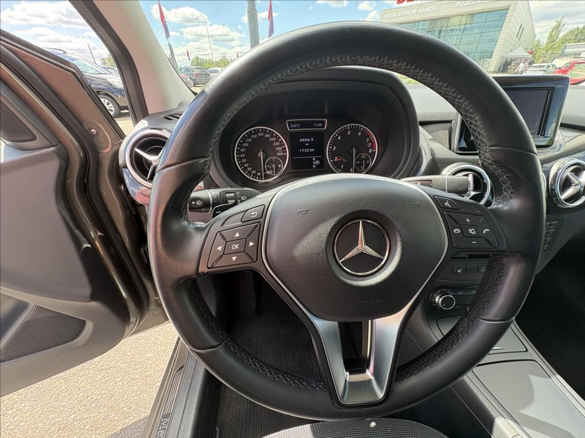Mercedes-Benz Třídy B, 1,6 200i 115kW AT,Výhřev,Kamer - fotka 6