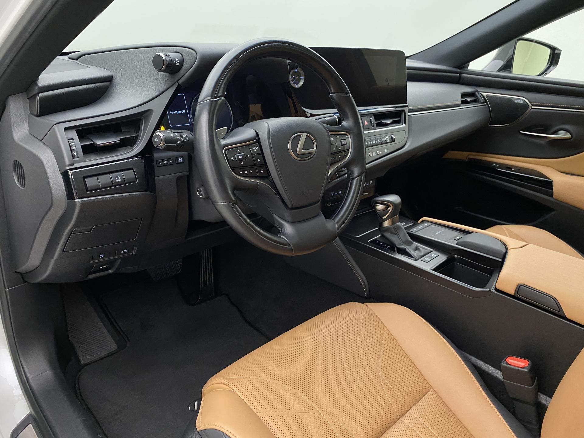 Lexus ES 300h, 2.5 HEV LUXURY AUT CZ - fotka 4