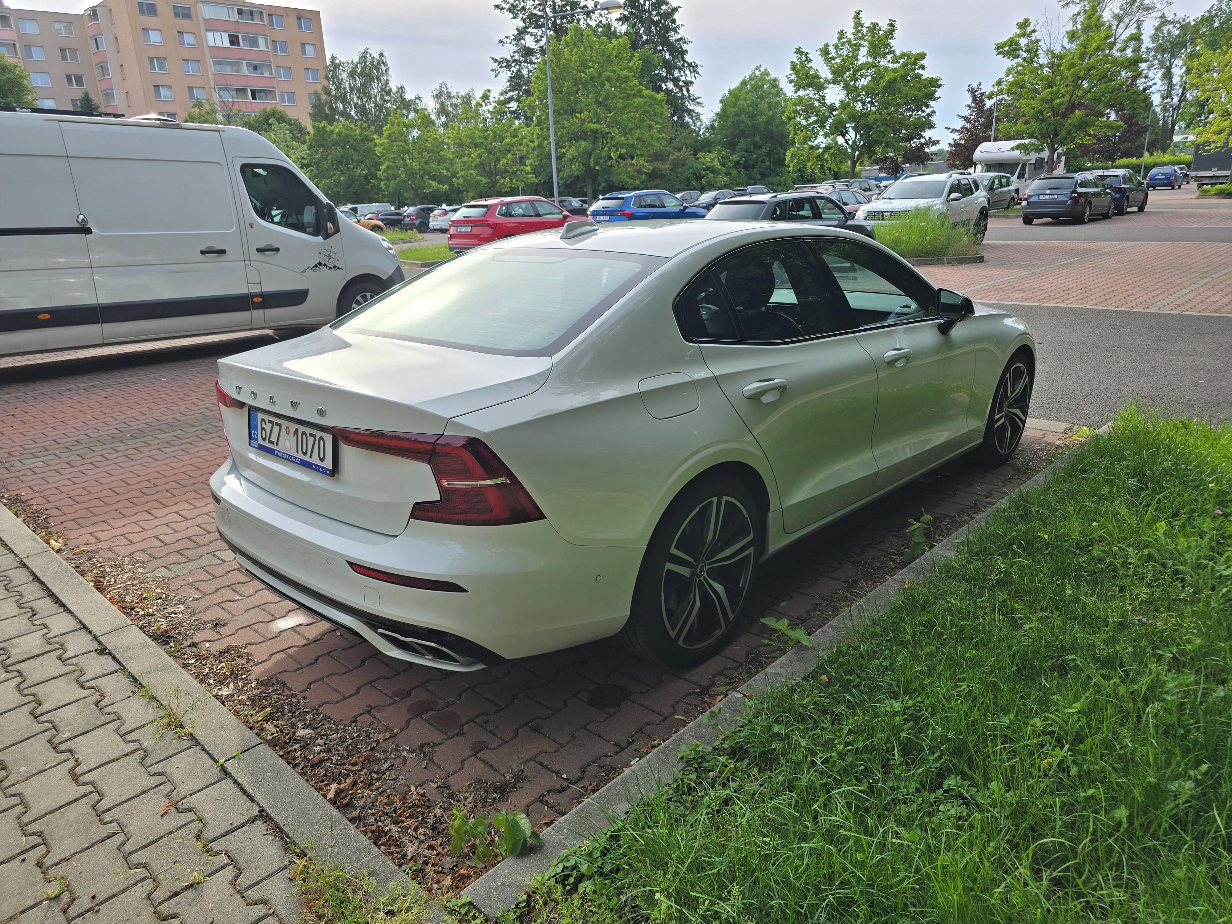 Volvo S60, T5 R-Design, 184kw - fotka 5
