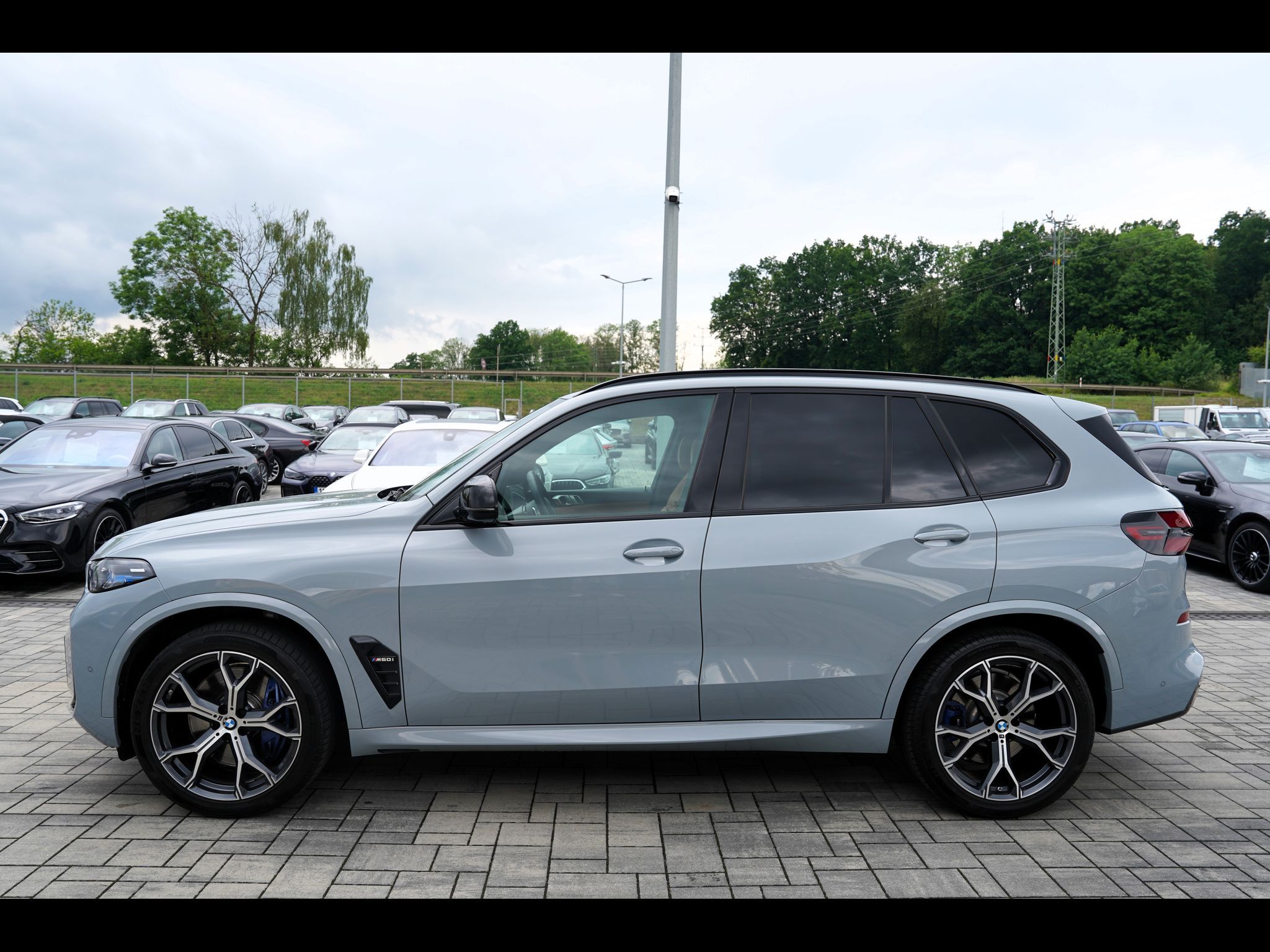 BMW X5, M60i xDrive/AT9/21"/530 PS - fotka 3