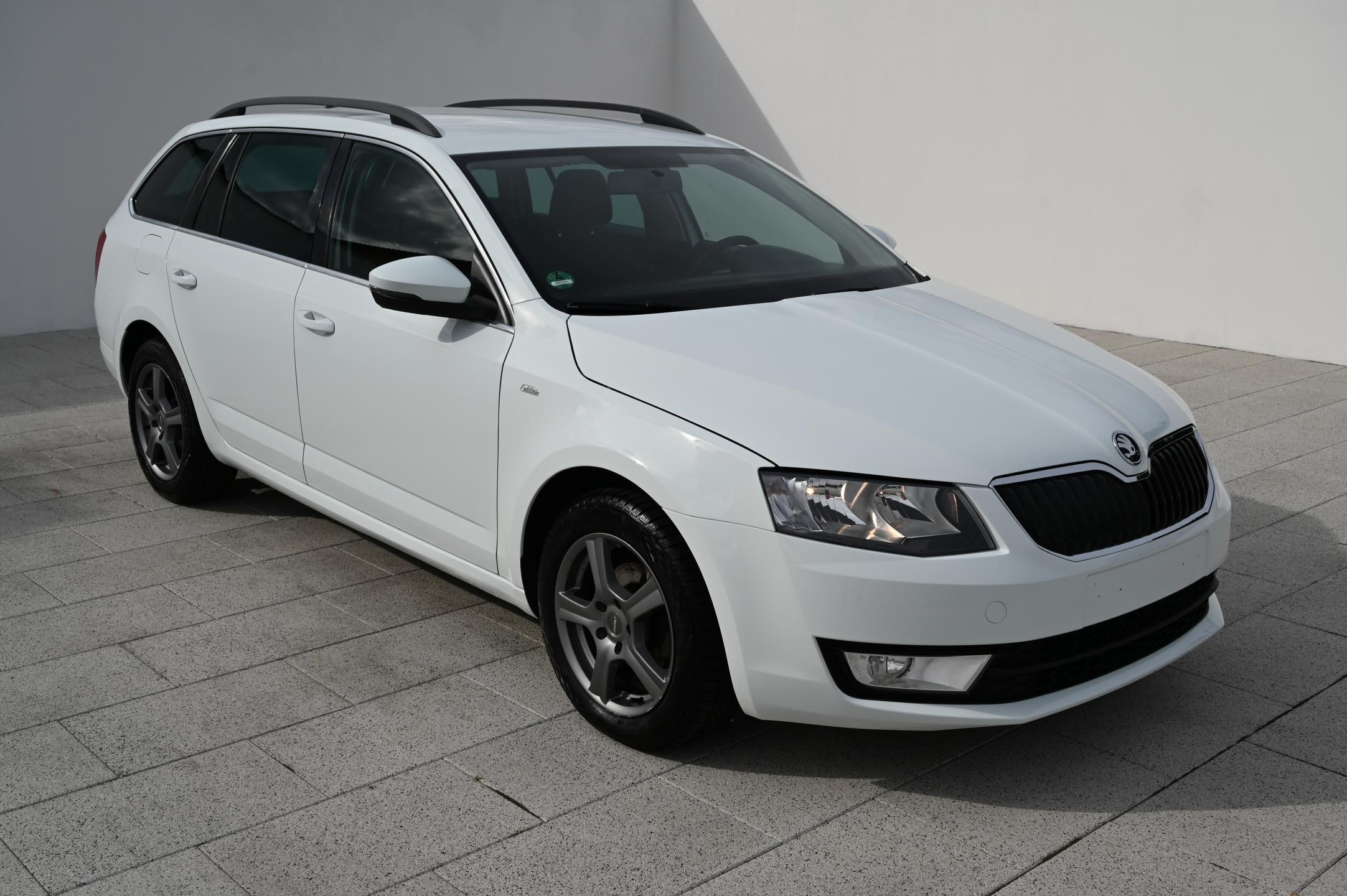 Škoda Octavia, 1.6TDI 77KW Edition 4/2015 - fotka 3