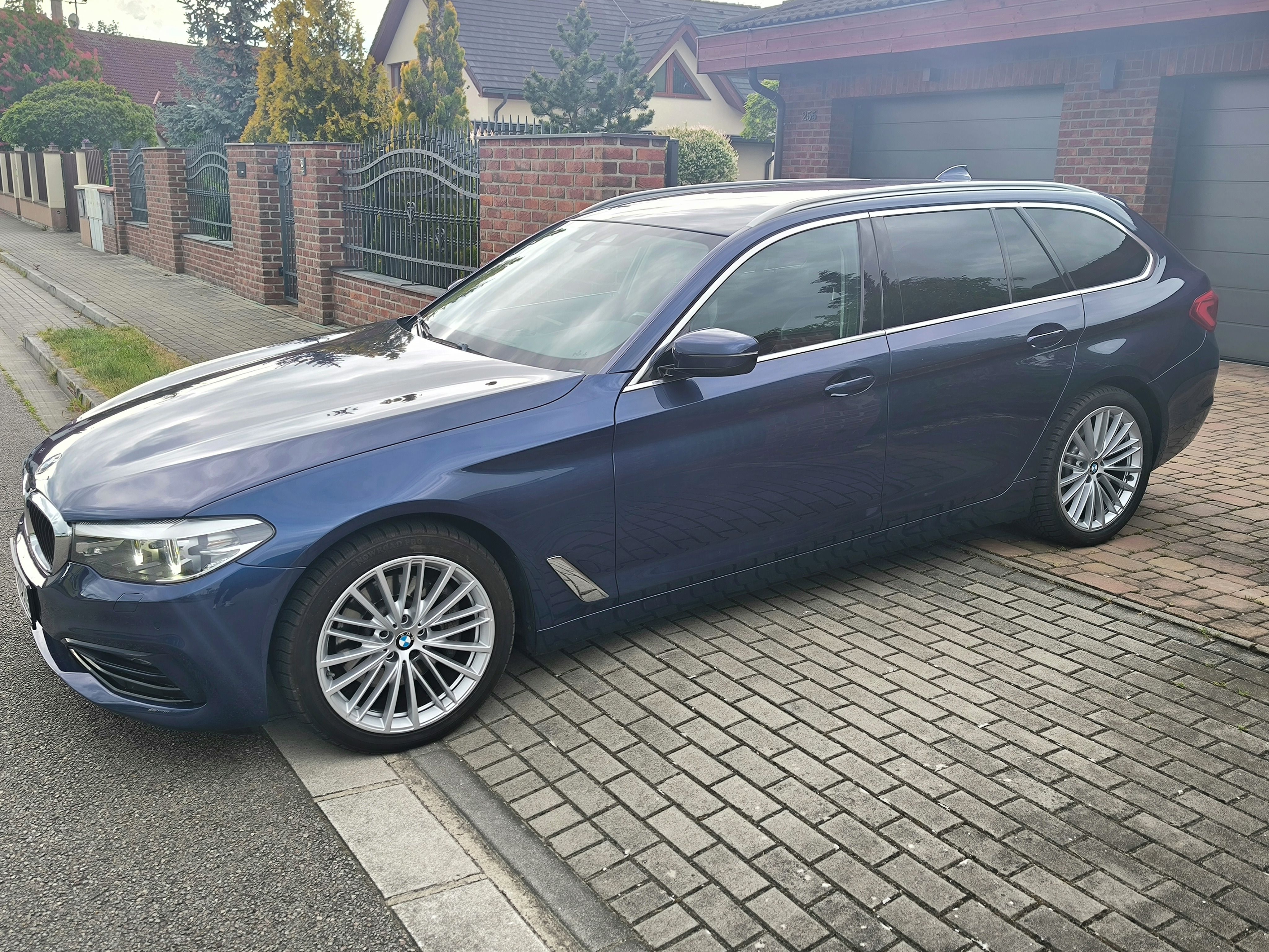 BMW Řada 5, 530i xDrive AT Touring Sport