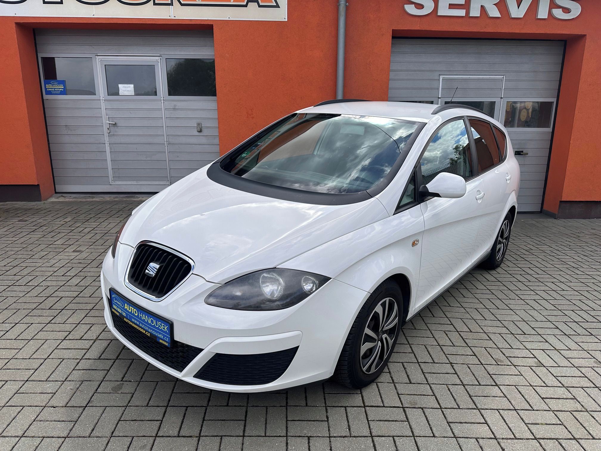 Seat, 1.6 TDI 66KW nová TK, 2x kola