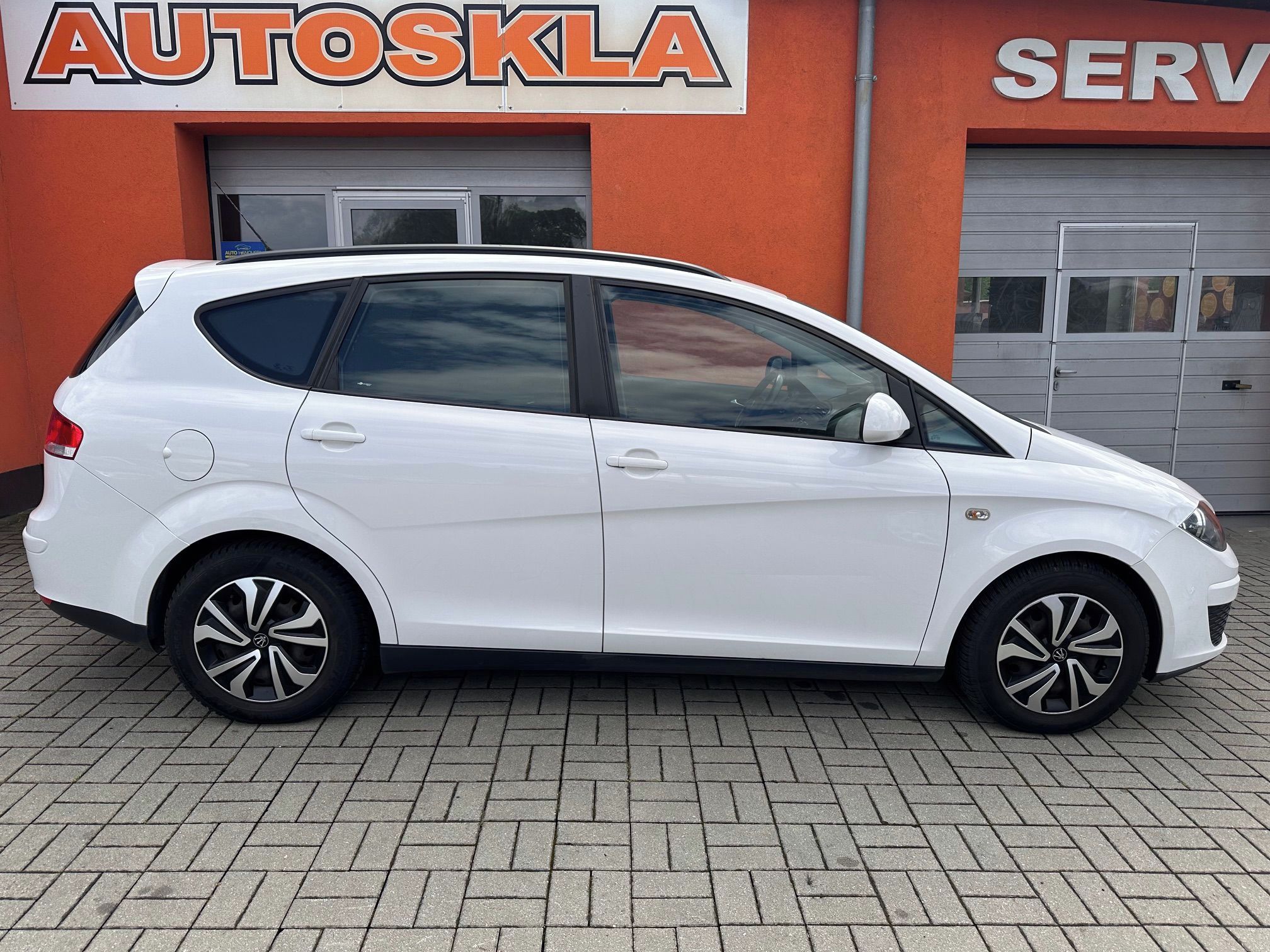 Seat, 1.6 TDI 66KW nová TK, 2x kola - fotka 4