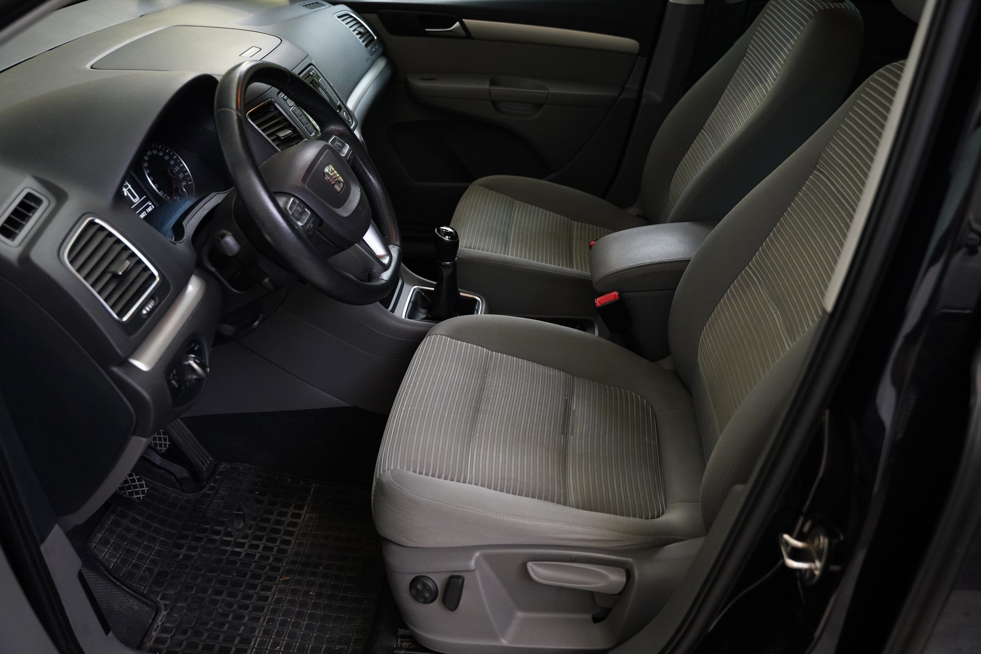 Seat Alhambra, 1.4 TSI 110 kW Style - fotka 6