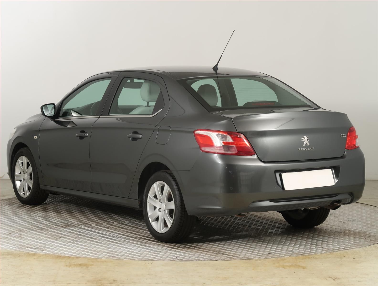 Peugeot 301, 1.6 HDi, Automatická klima - fotka 4