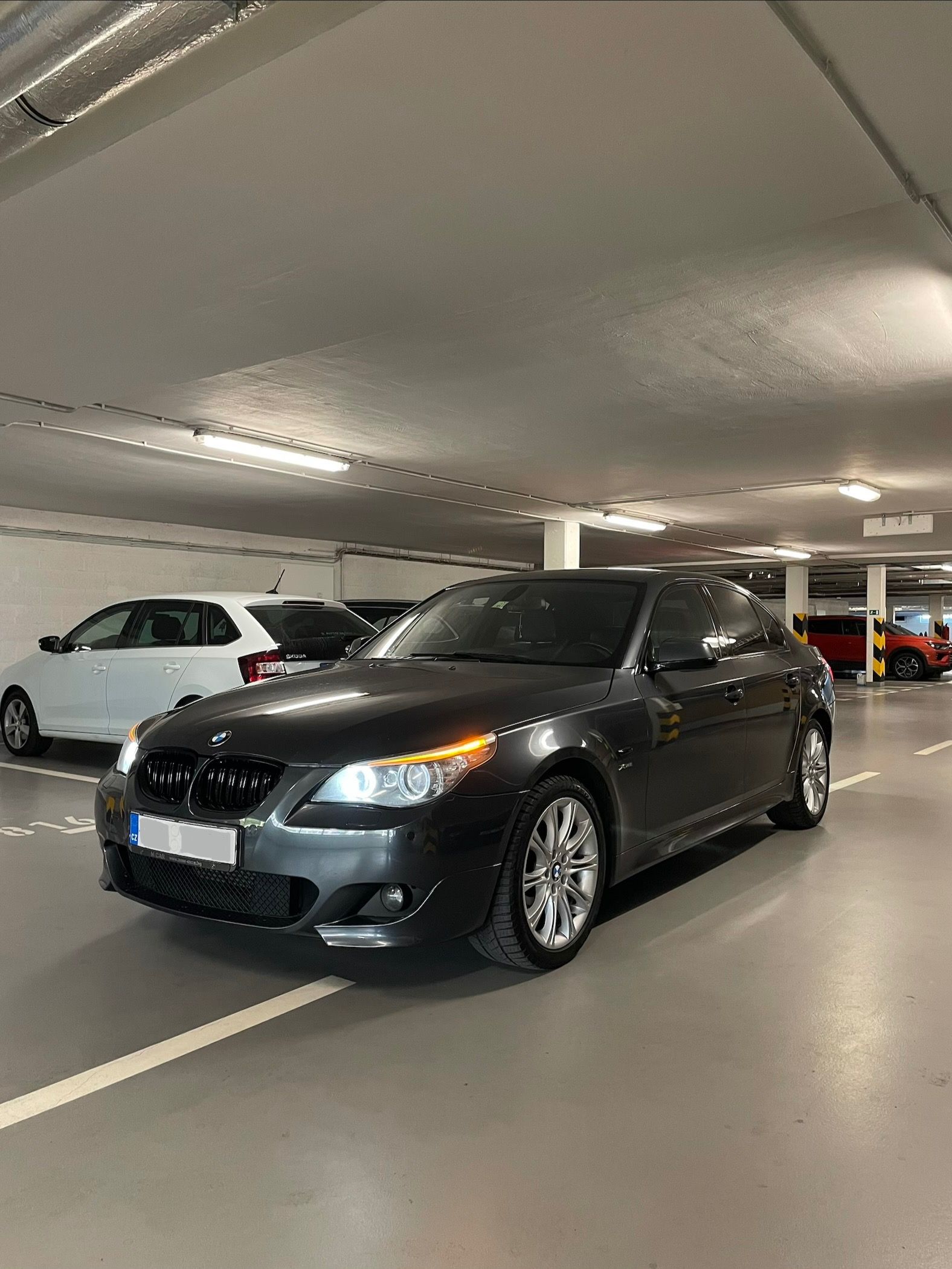 BMW Řada 5, 530d xDrive, M-Packet, bi-xen