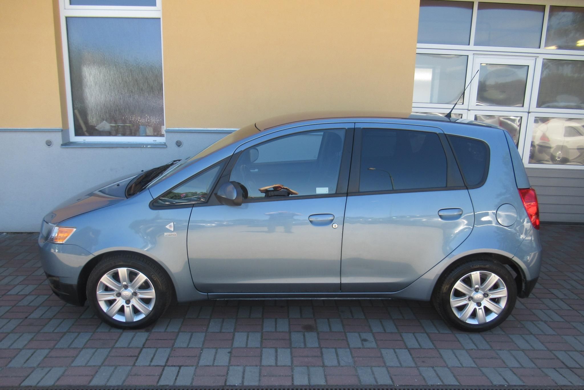 Mitsubishi Colt, 1.1i KLIMA SADA ZIMNÍCH KOL - fotka 6