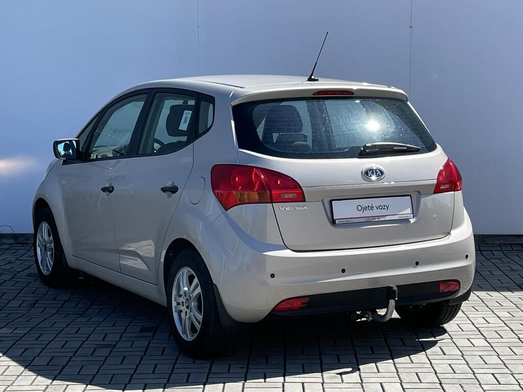 Kia Venga, 1.4 CVVT 66 kW - fotka 6