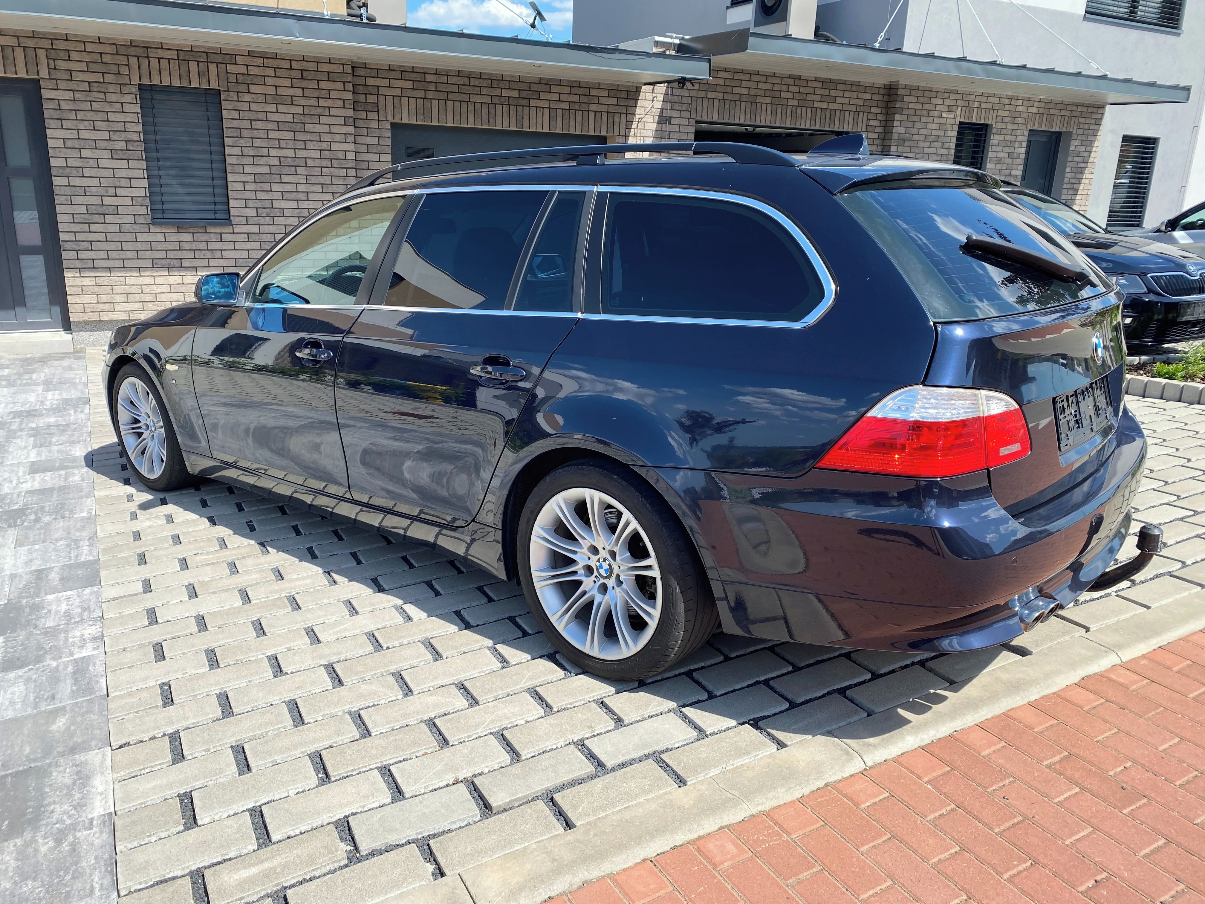 BMW Řada 5, 525d Touring, 145kW, kůže, R18 - fotka 2