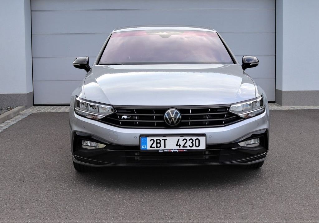 Volkswagen Passat, 2.0 TSI Elegance R Line DSG - fotka 2