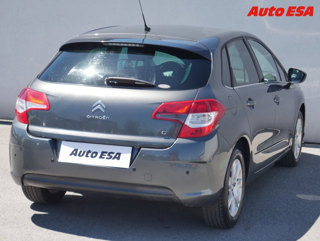 Citroën C4, 1.4 I,ČR - fotka 4