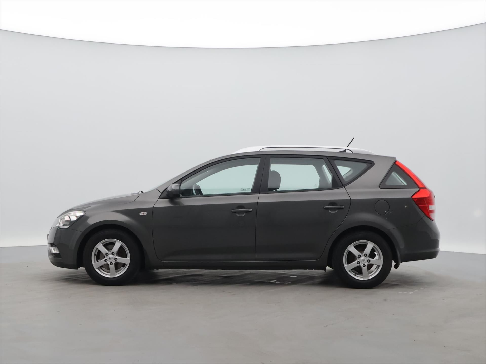 Kia Cee´d, 1,4 CVVT 77kW Sport CZ - fotka 4