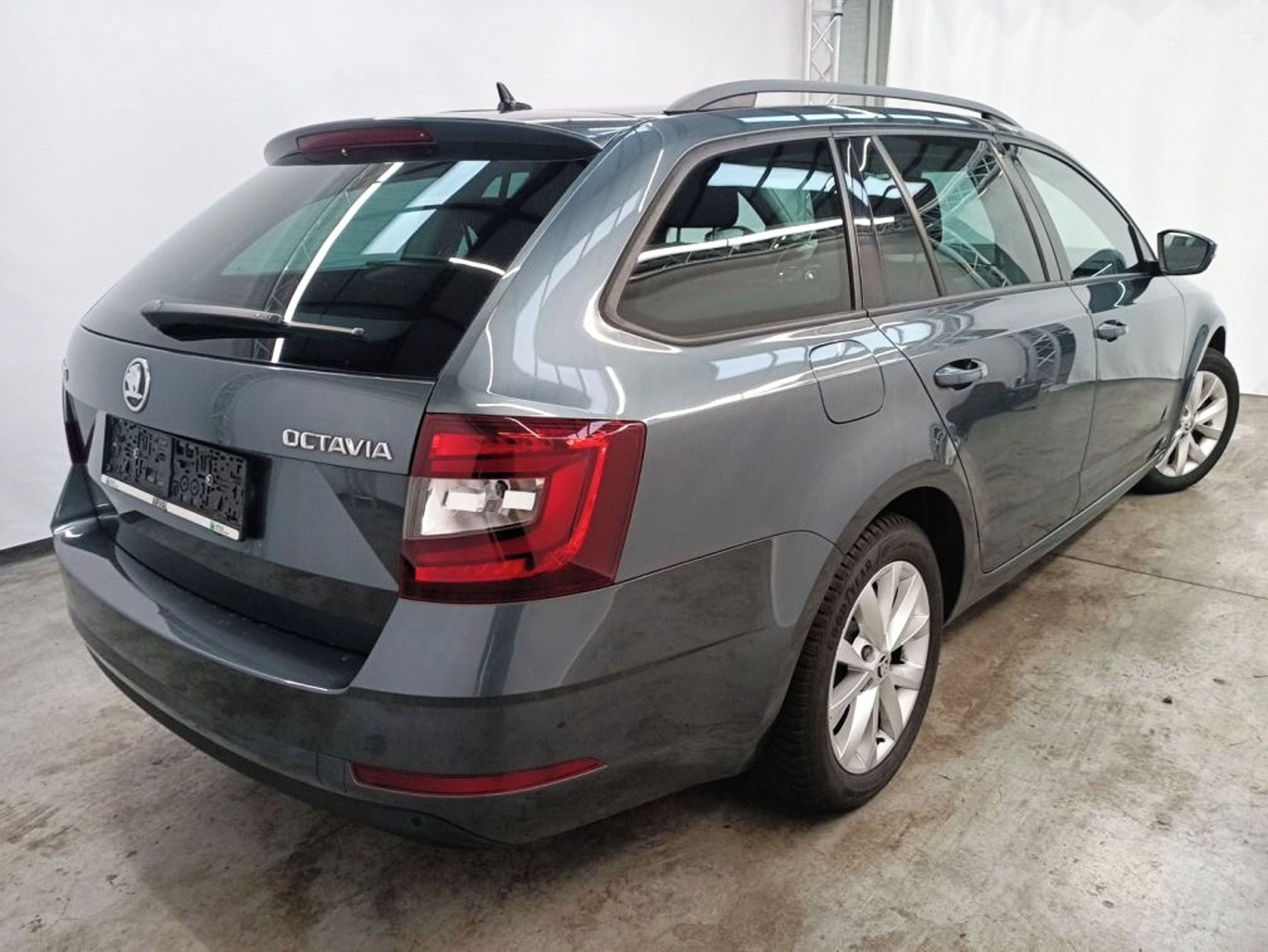 Škoda Octavia, 1.6 TDi (85 kW), 108 tis. km - fotka 4