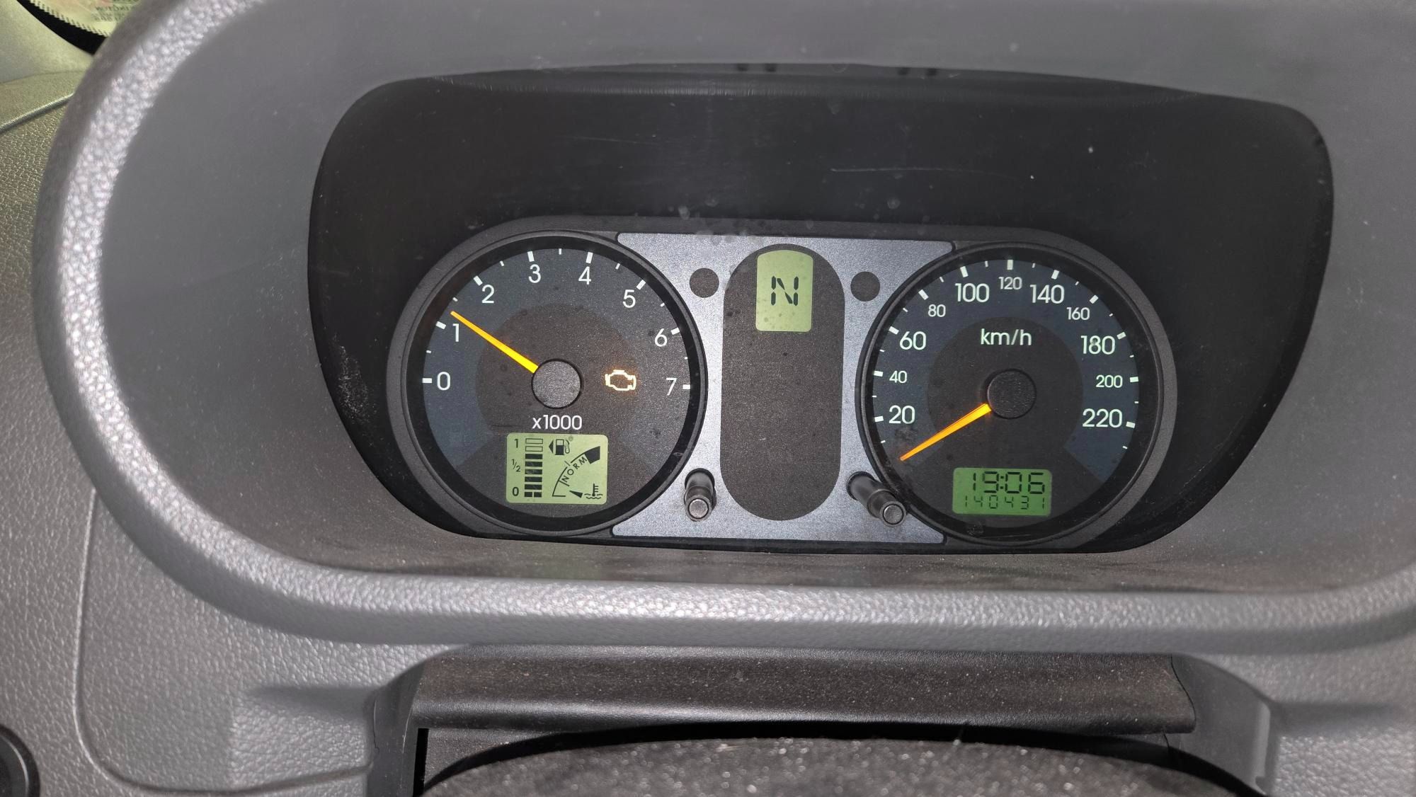Ford Fusion, 1,4 benzín automat - fotka 3