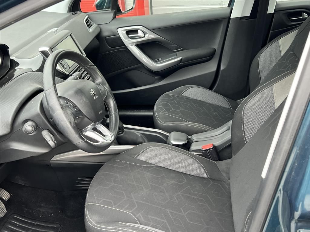 Peugeot 2008, 1,2 i Allure klima ALU - fotka 5