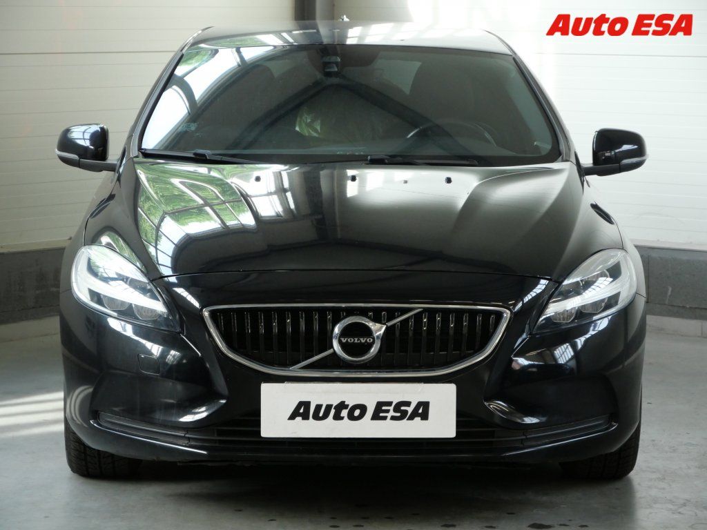 Volvo V40, 2.0D - fotka 2