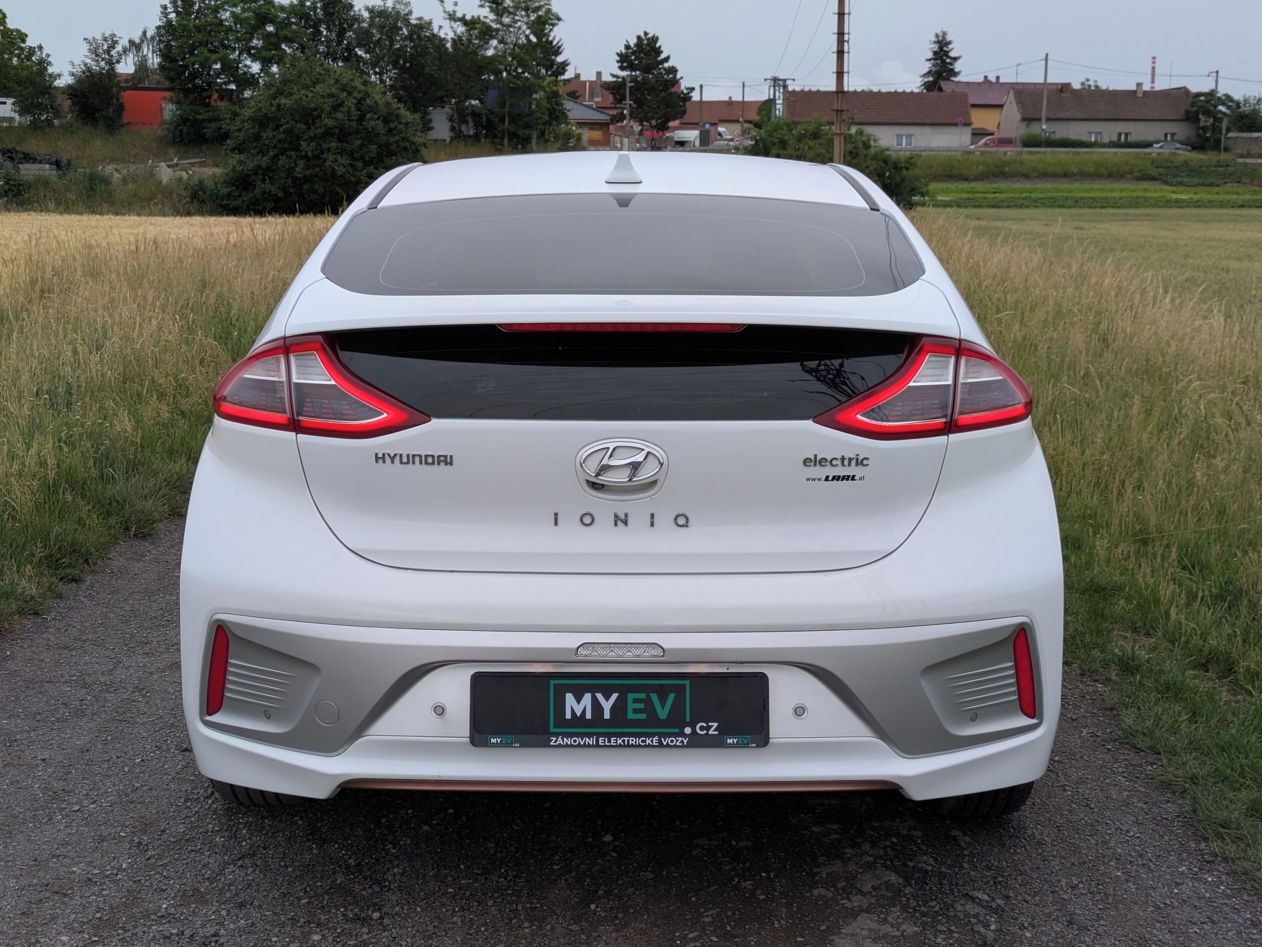 Hyundai Ioniq, 28kWh STYLE, PLNÝ SERVIS, 100% - fotka 6
