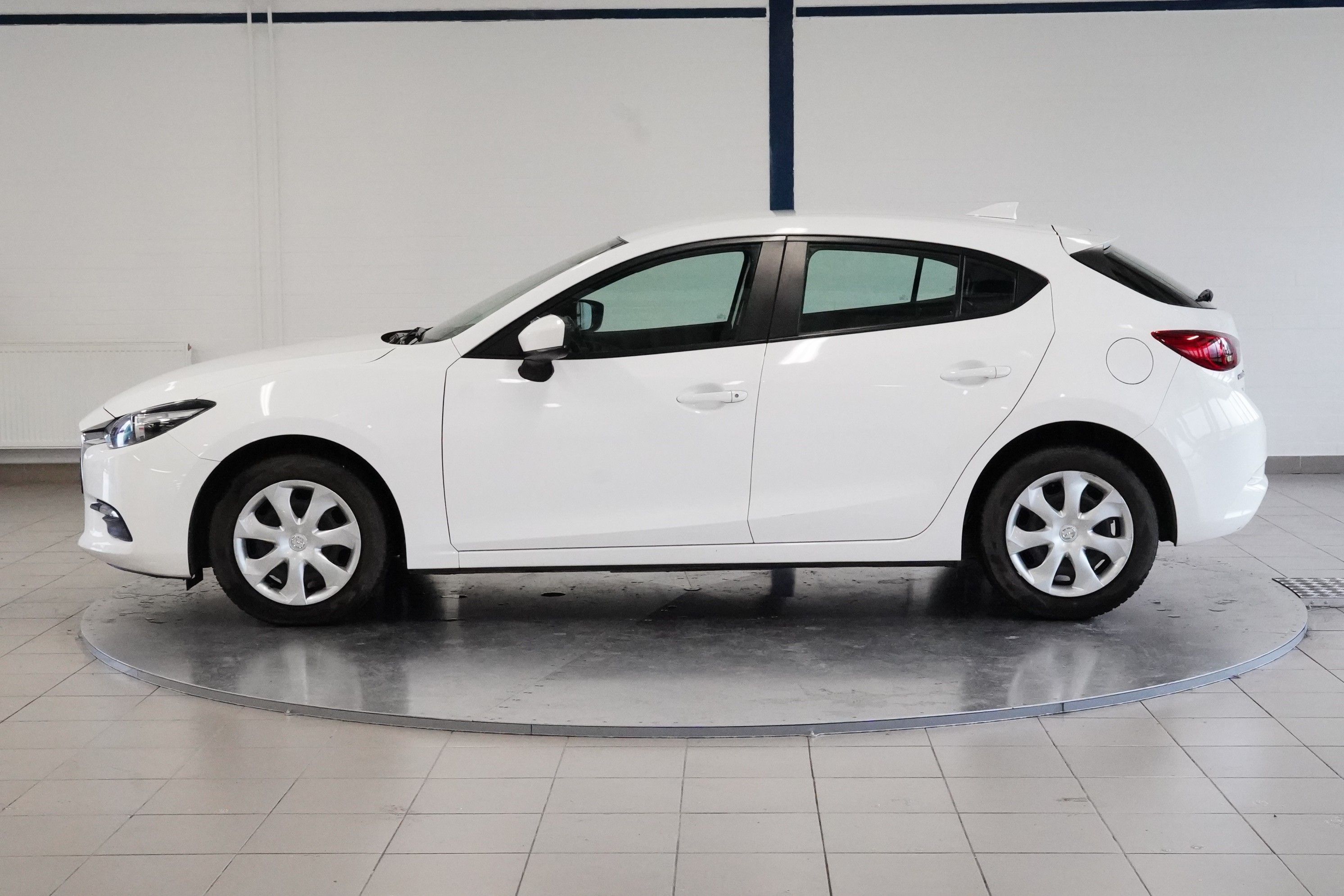 Mazda 3, 1.5 Skyactiv-G 74 kW - fotka 3