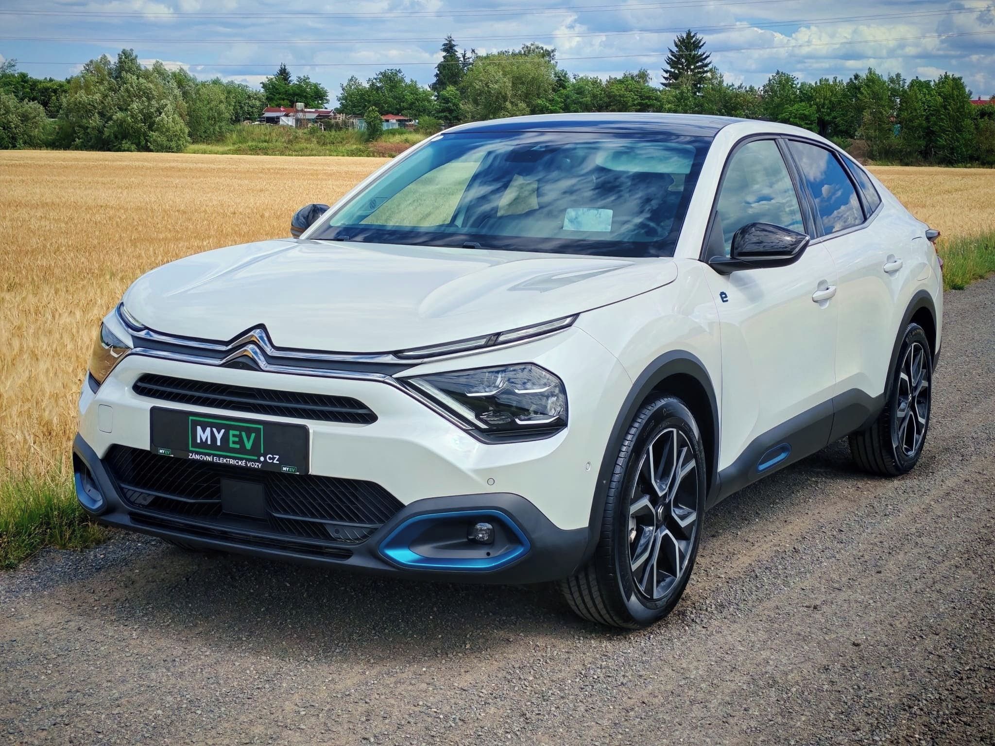 Citroën ë-C4 X, 50kWh, MAX VÝBAVA, SOH 99% - fotka 3