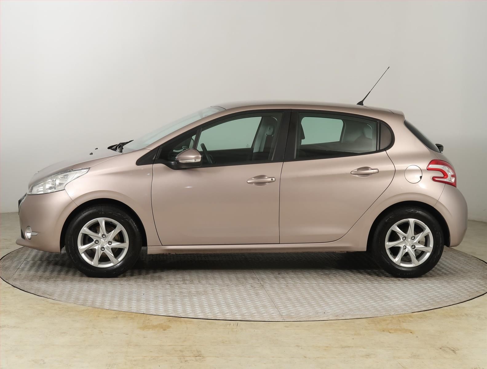 Peugeot 208, 1.2 PureTech, ČR,1.maj, Klima - fotka 3