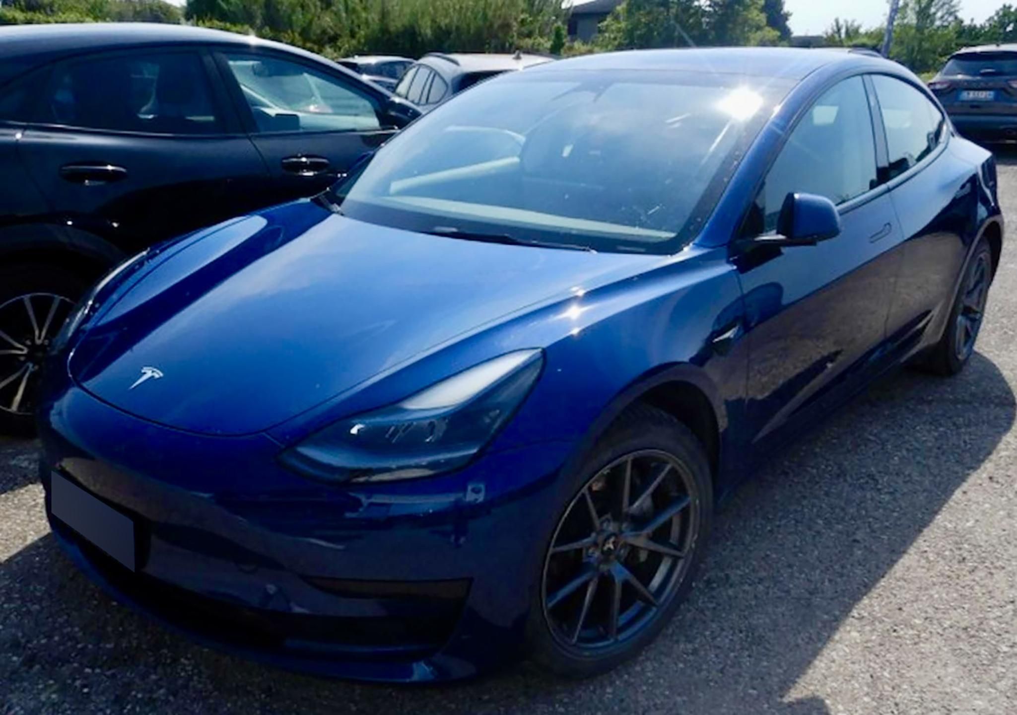 Tesla Model 3, RWD, LFP baterie - fotka 3