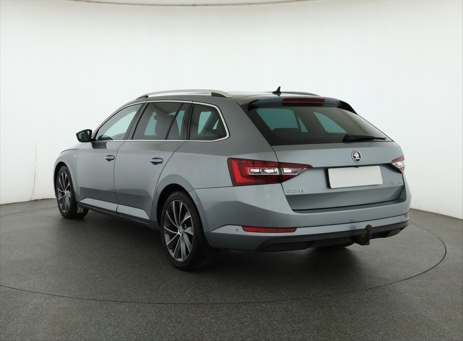 Škoda Superb, 2.0 TSI, Laurin&Klement - fotka 4
