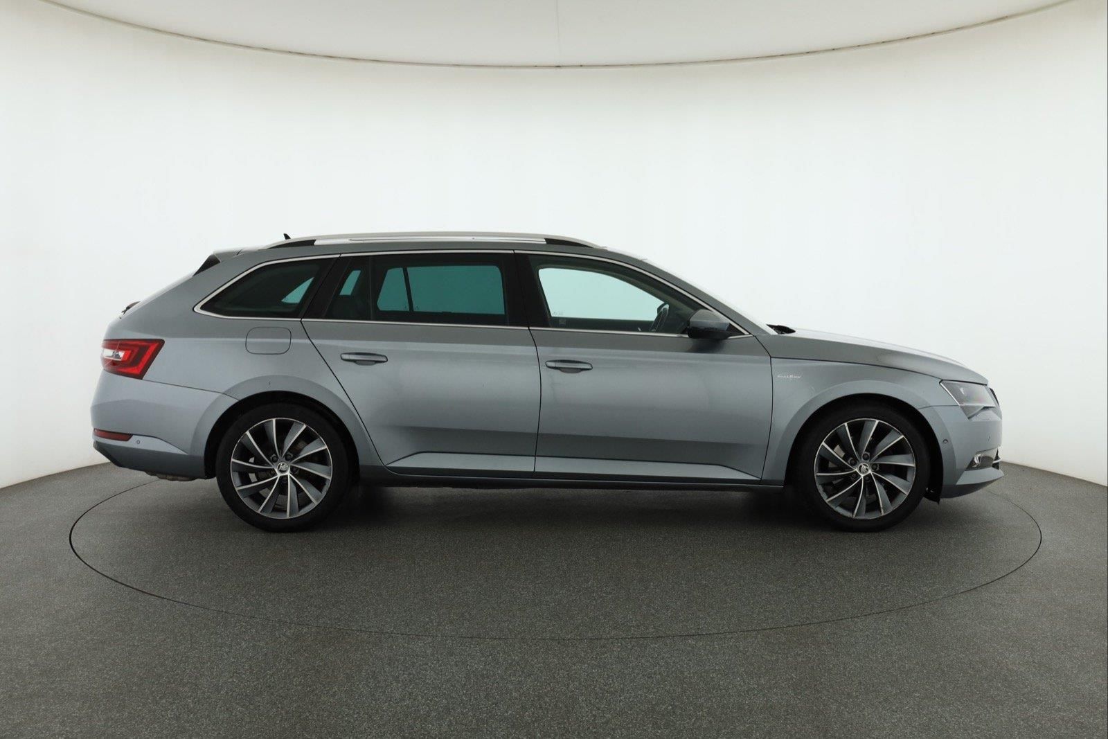 Škoda Superb, 2.0 TSI, Laurin&Klement - fotka 6