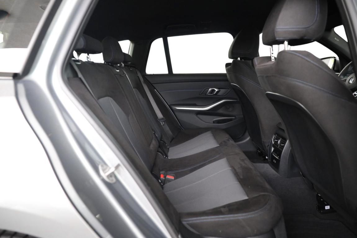 BMW Řada 3, 330i xDrive Touring - fotka 6