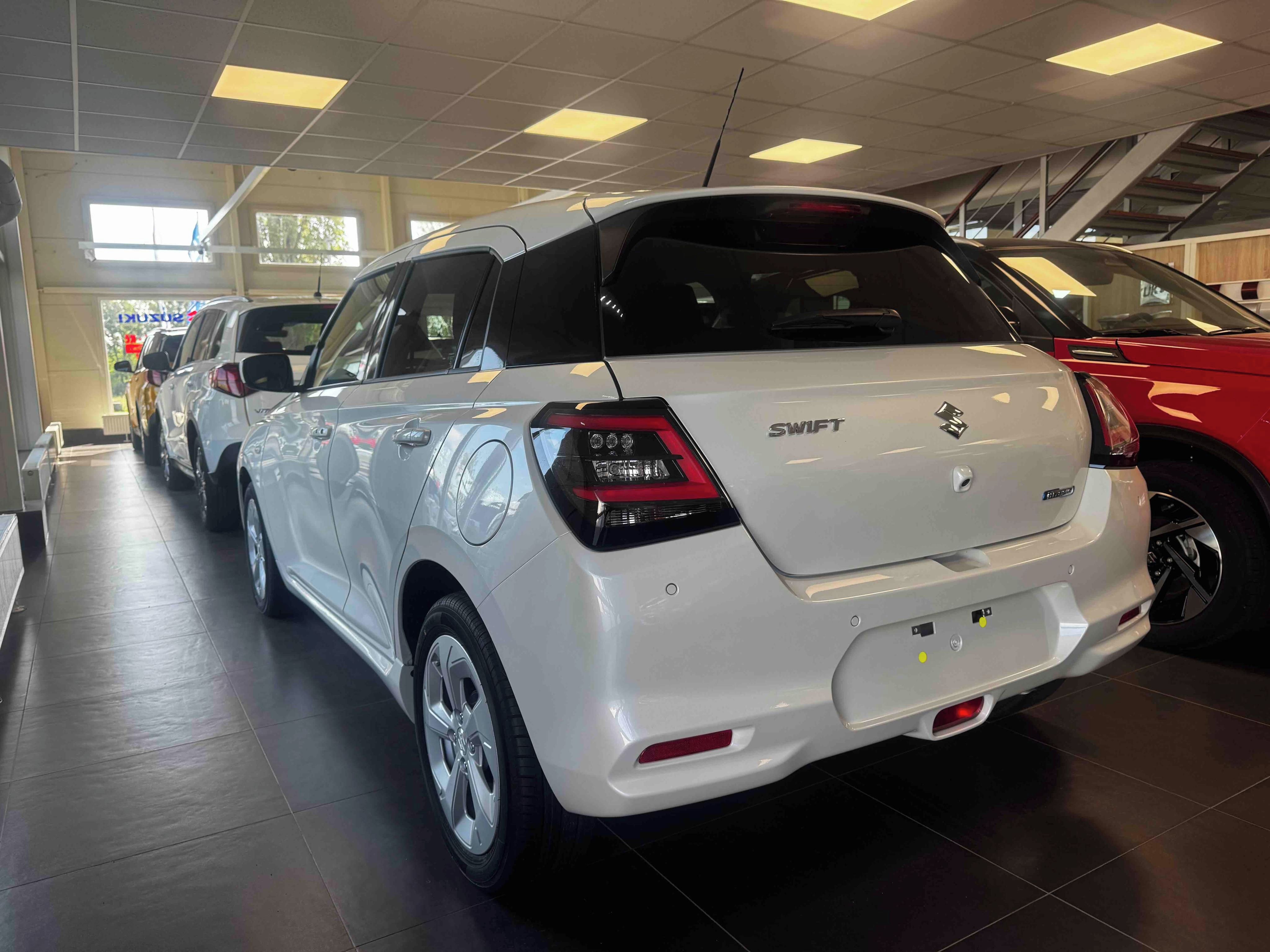 Suzuki Swift, 1,2 PREMIUM HYBRID - fotka 3