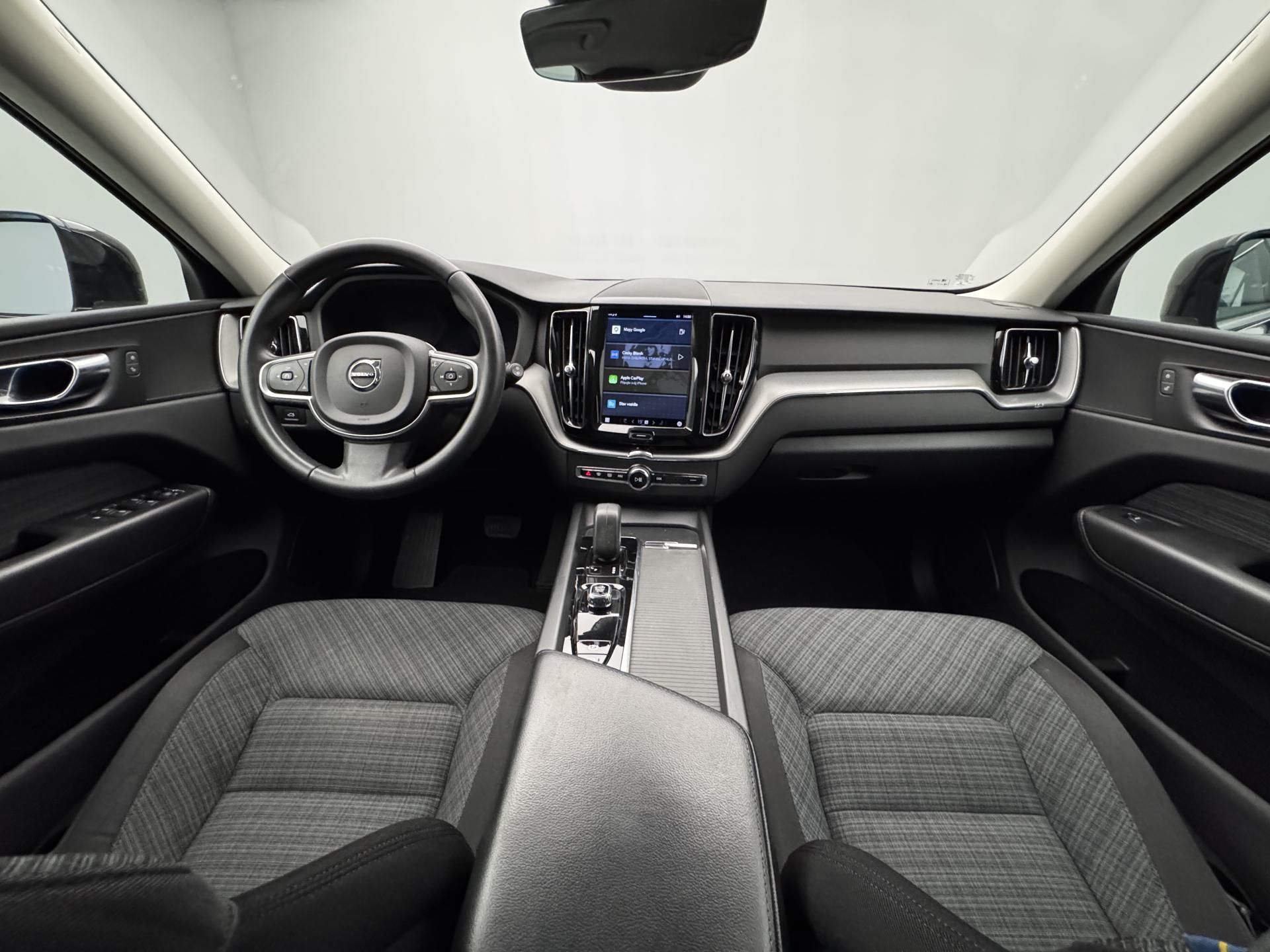 Volvo XC60, B5 AWD CORE AUT CZ 1.maj - fotka 2