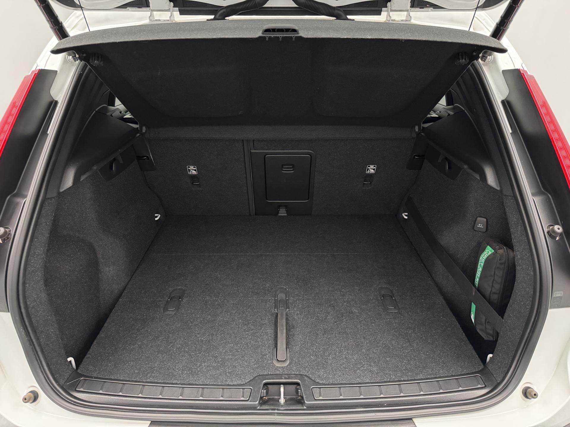 Volvo XC40, T3 MOMENTUM AUT - fotka 5