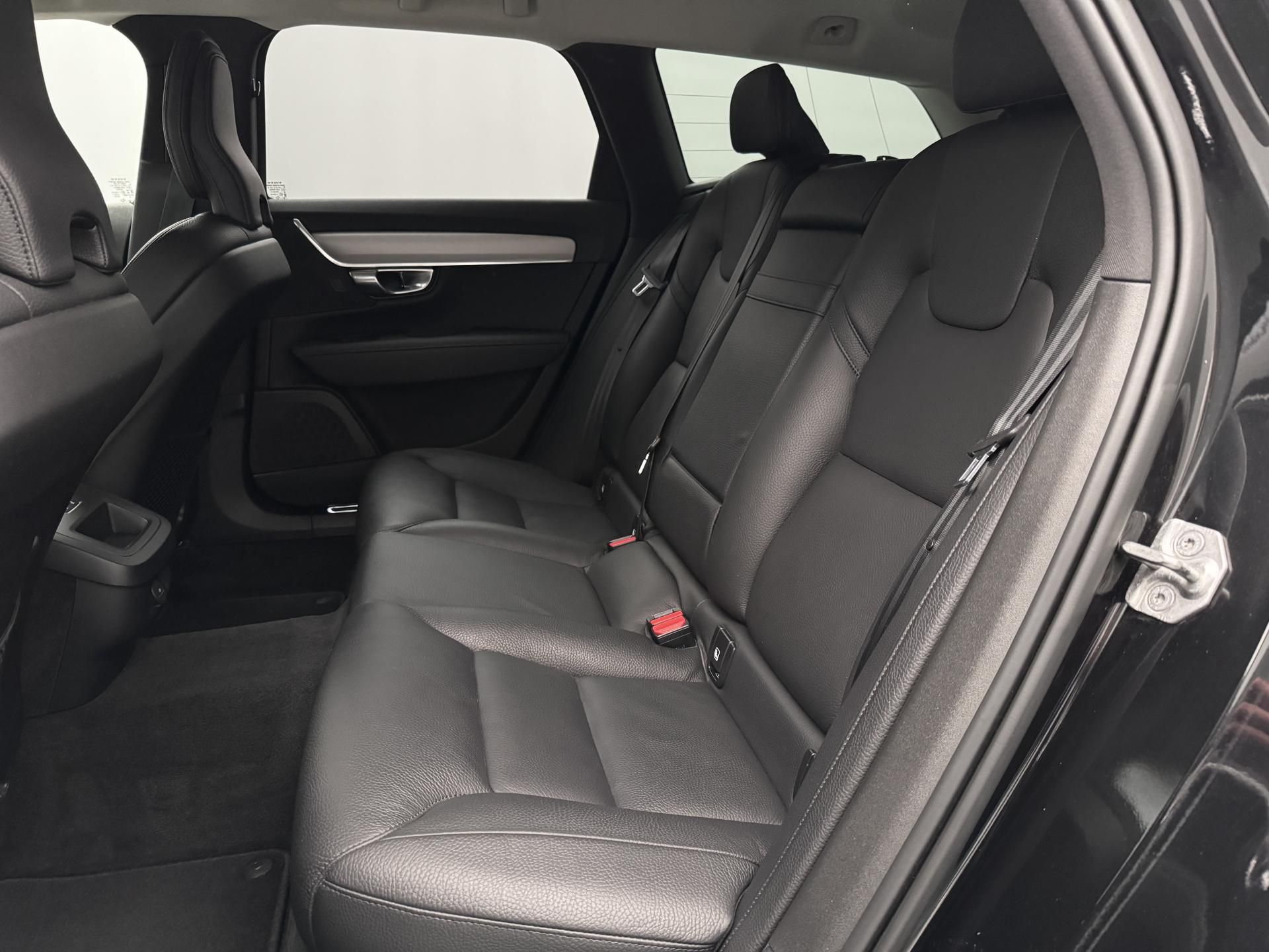 Volvo V90, B4 MOMENTUM AUT 1.maj - fotka 6