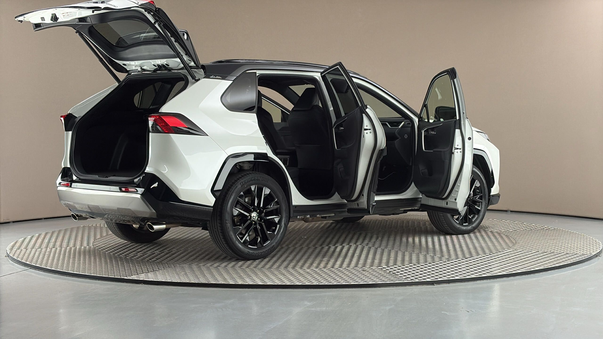 Toyota Rav4, 2.5 Hybrid AUT Selection - fotka 6
