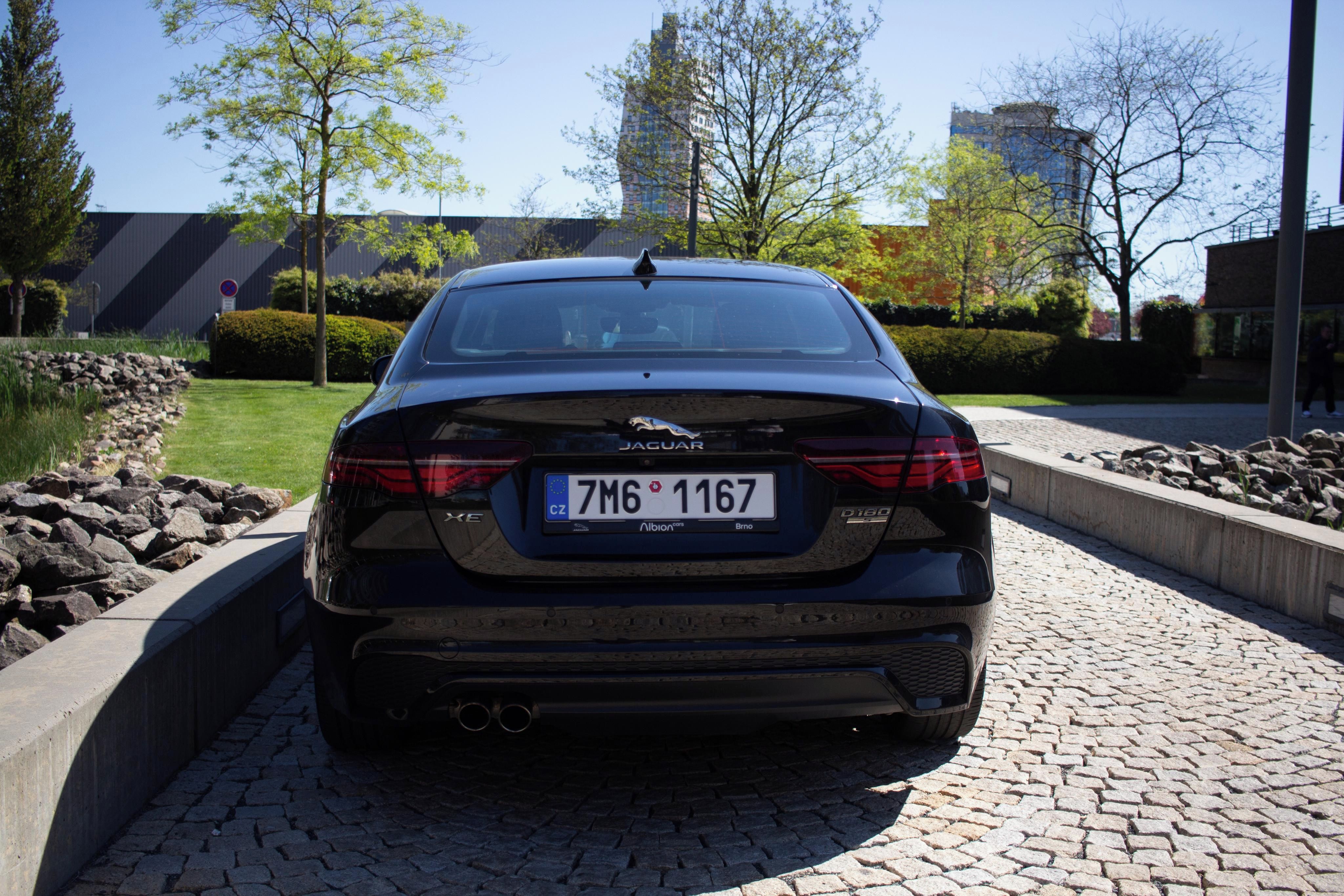 Jaguar XE, D180 R-Dynamic S s DPH - fotka 5