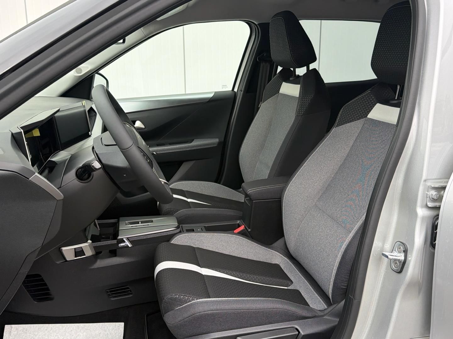 Opel Frontera, 1.2Hybrid Turbo 140k  107kW GS - fotka 5