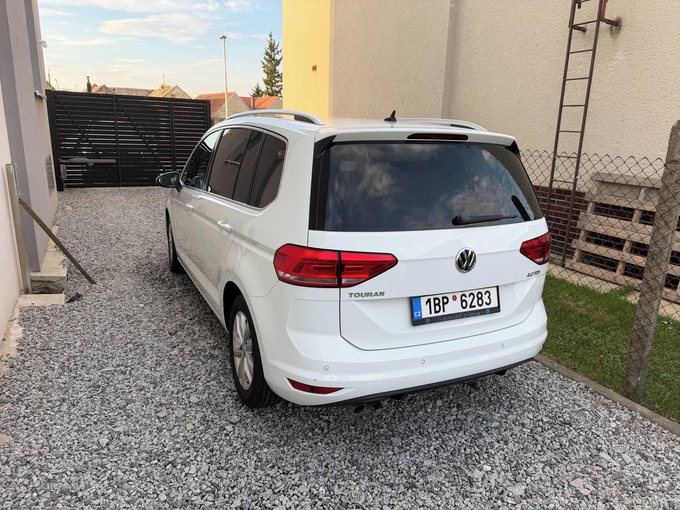 Volkswagen Touran, Touran 2.0 TDI 110kW Highline - fotka 2