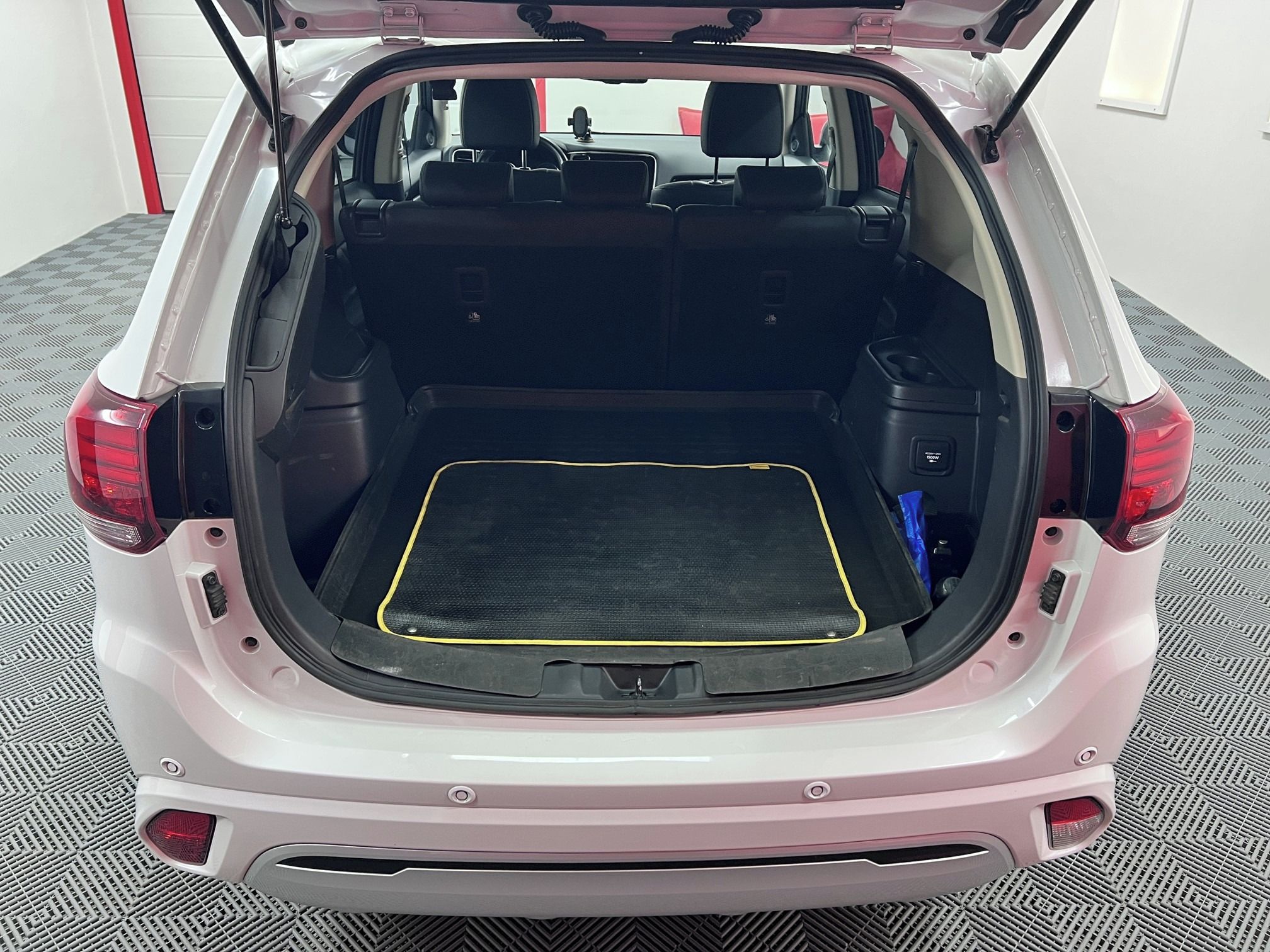 Mitsubishi Outlander, 2,4 PHEV 165 kW 4x4 - fotka 6
