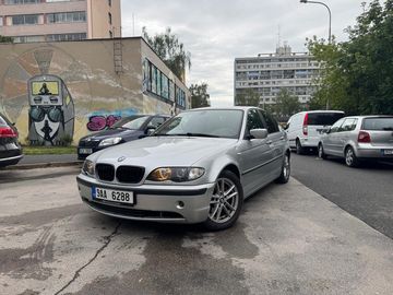 320i 2.2L 6 válec, AT
