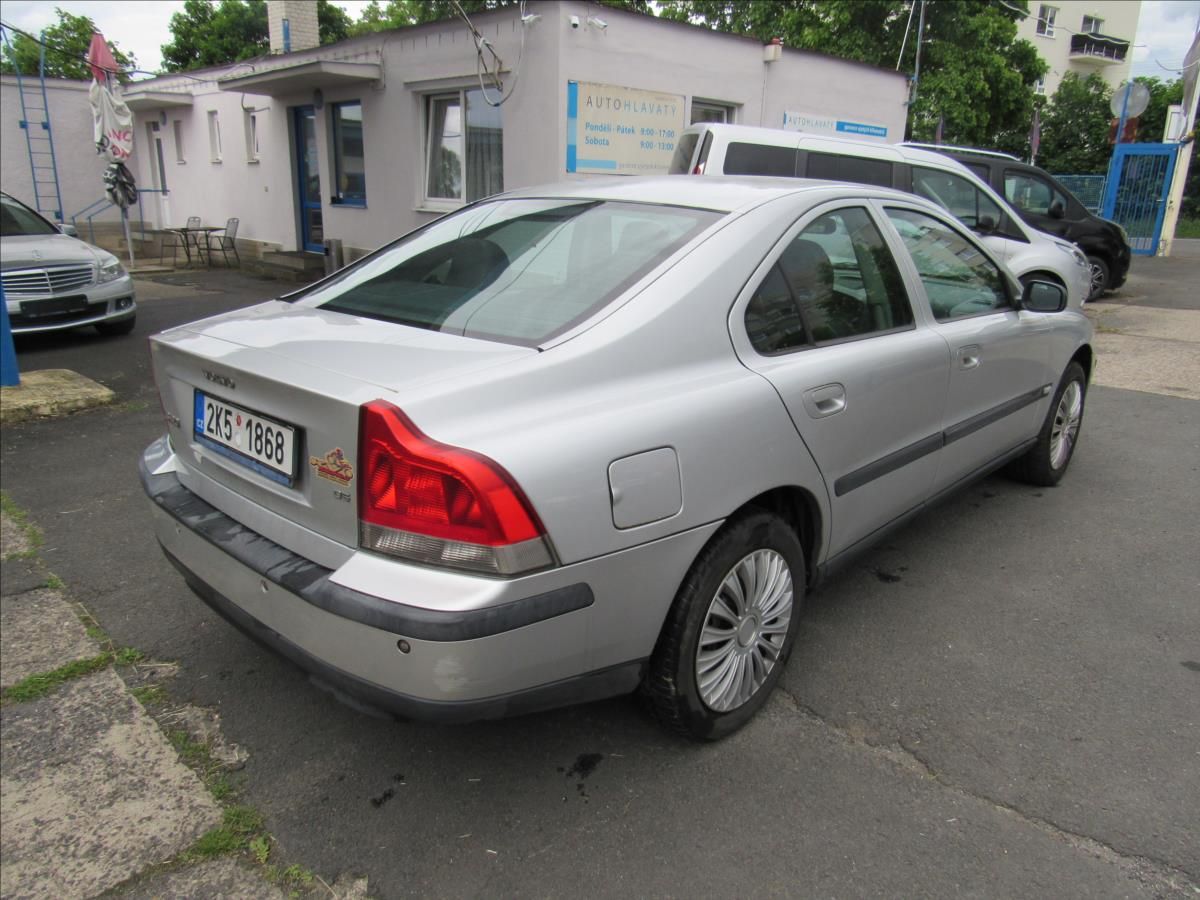 Volvo S60, 2,4 D5 120kW Automat - fotka 6