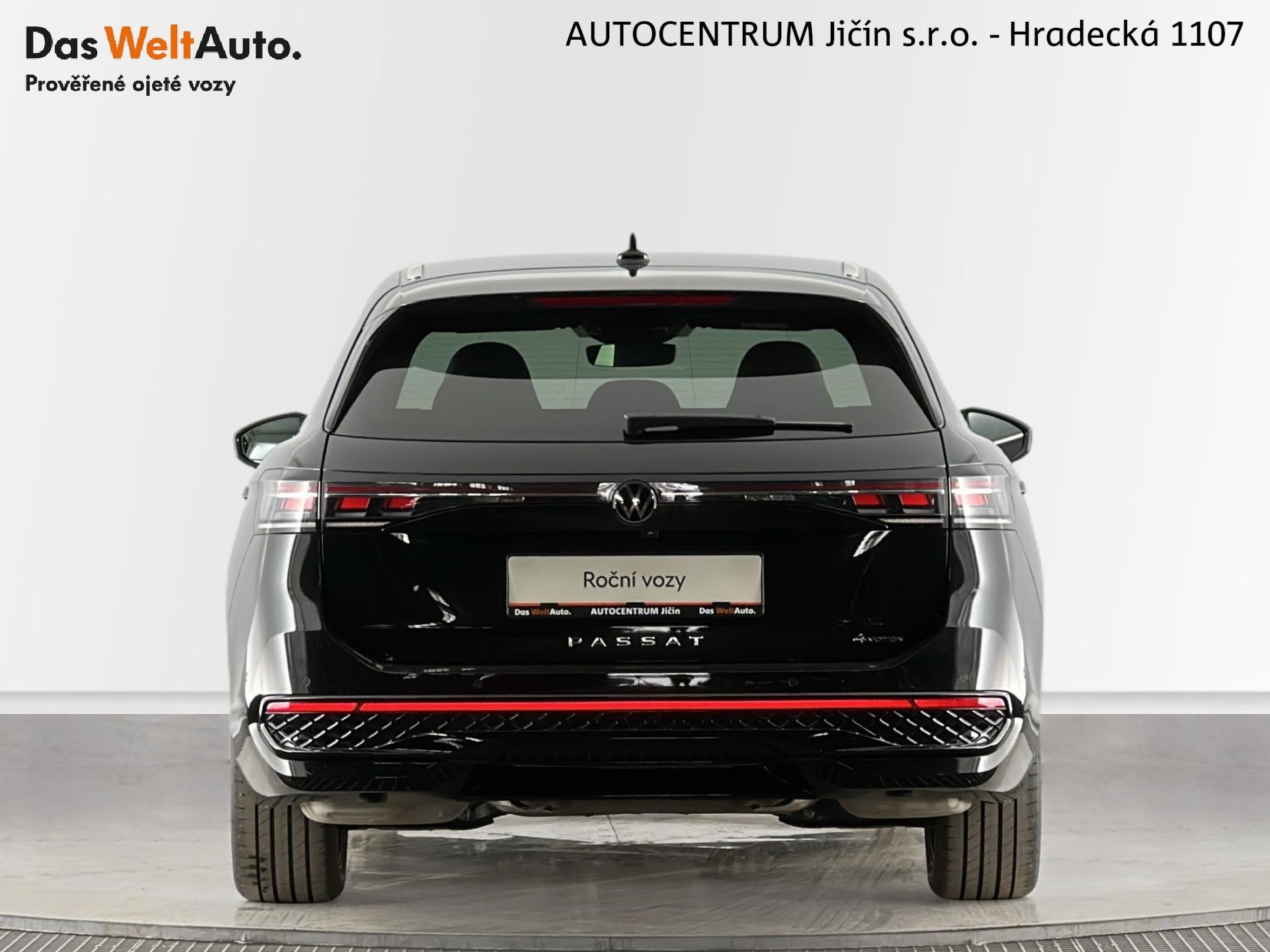 Volkswagen Passat, R-Line 2.0 TSI 195kW 4Motion D - fotka 6